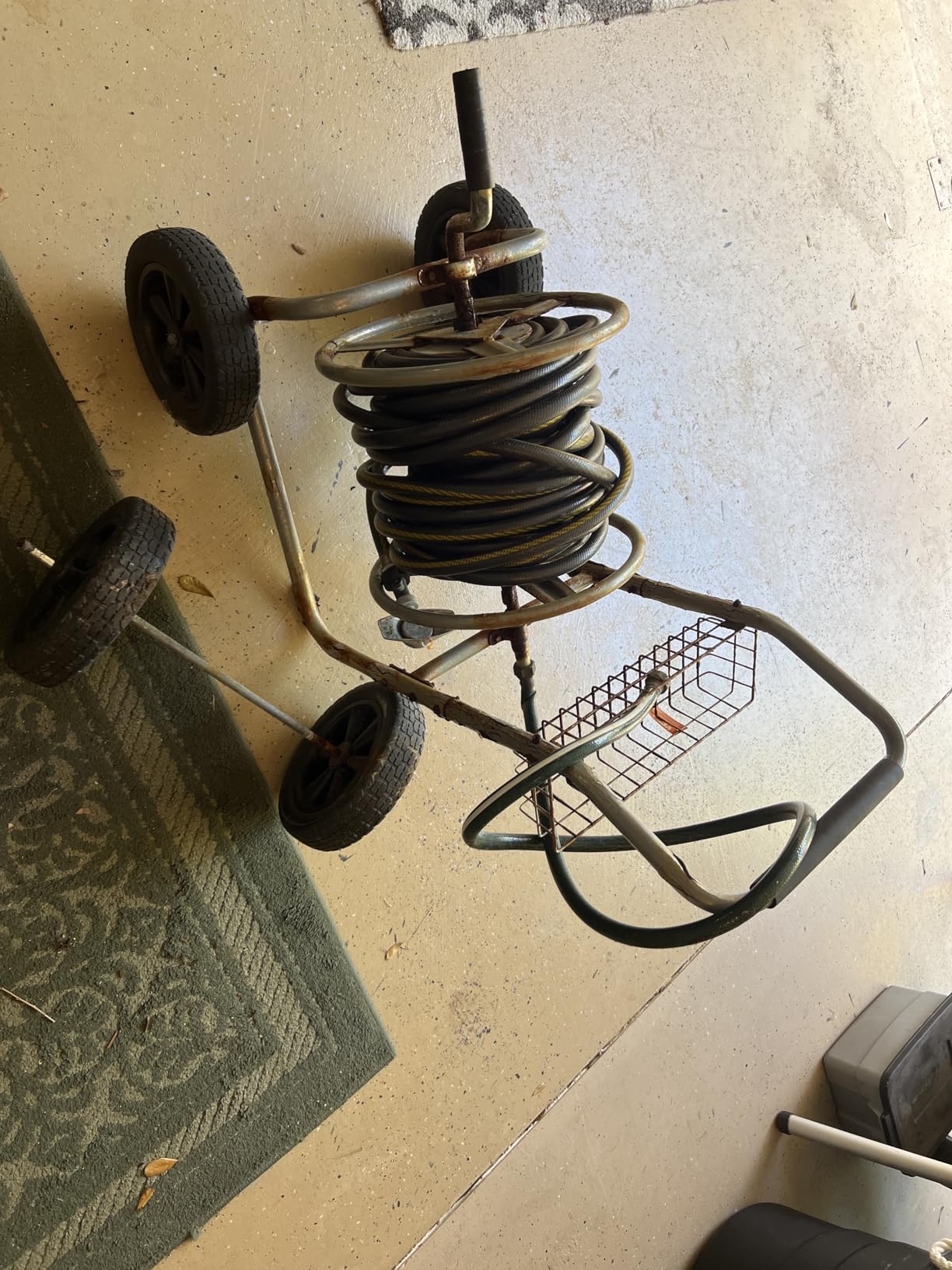 VEVOR Hose Reel Cart, Hold Up to 300 ft of 5/8 inch Hose, Garden Water Hose Cart with 4 Wheels customer photo 2