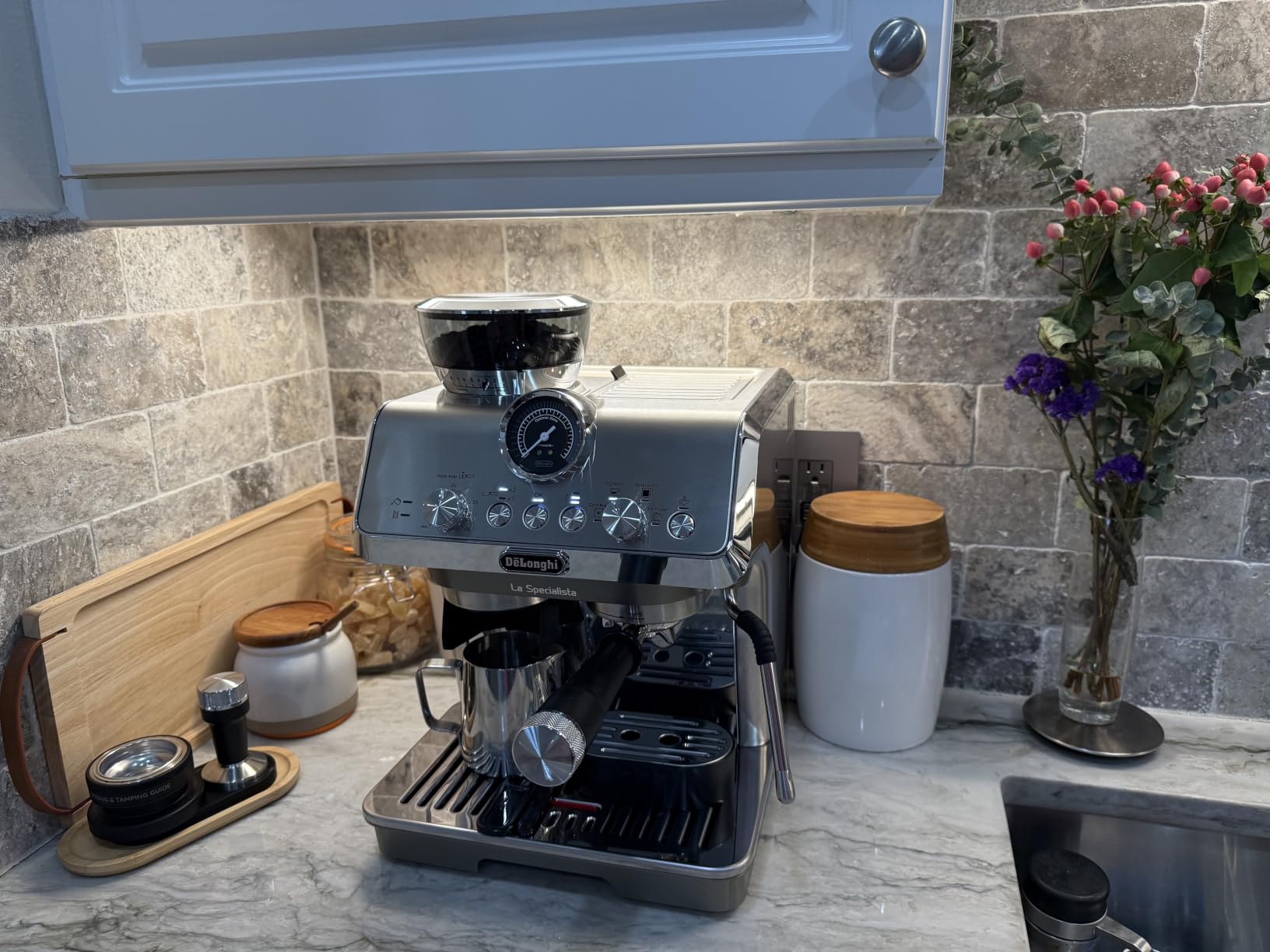 De'Longhi La Specialista Arte Evo Espresso Machine with Coffee Grinder | #1 Worldwide Espresso Machine Maker, 4 Preset Recipes, Built-in Grinder, Powerful Milk Frother, Barista Toolkit Included customer photo 1