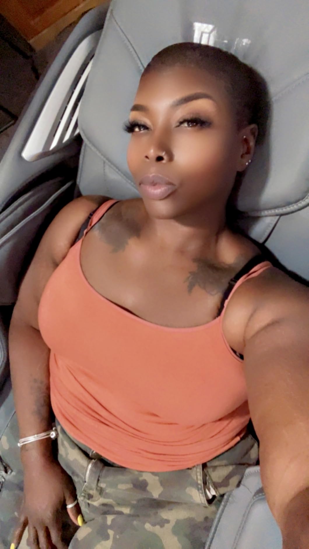 Titan Rejūv 4D | Full Body Massage Chair | Shiatsu Recliner | SL Track | Health Detection | Full Body Stretching | Heating Therapy | 3 Stage Zero Gravity | Bluetooth Speaker (Brown) customer photo 2