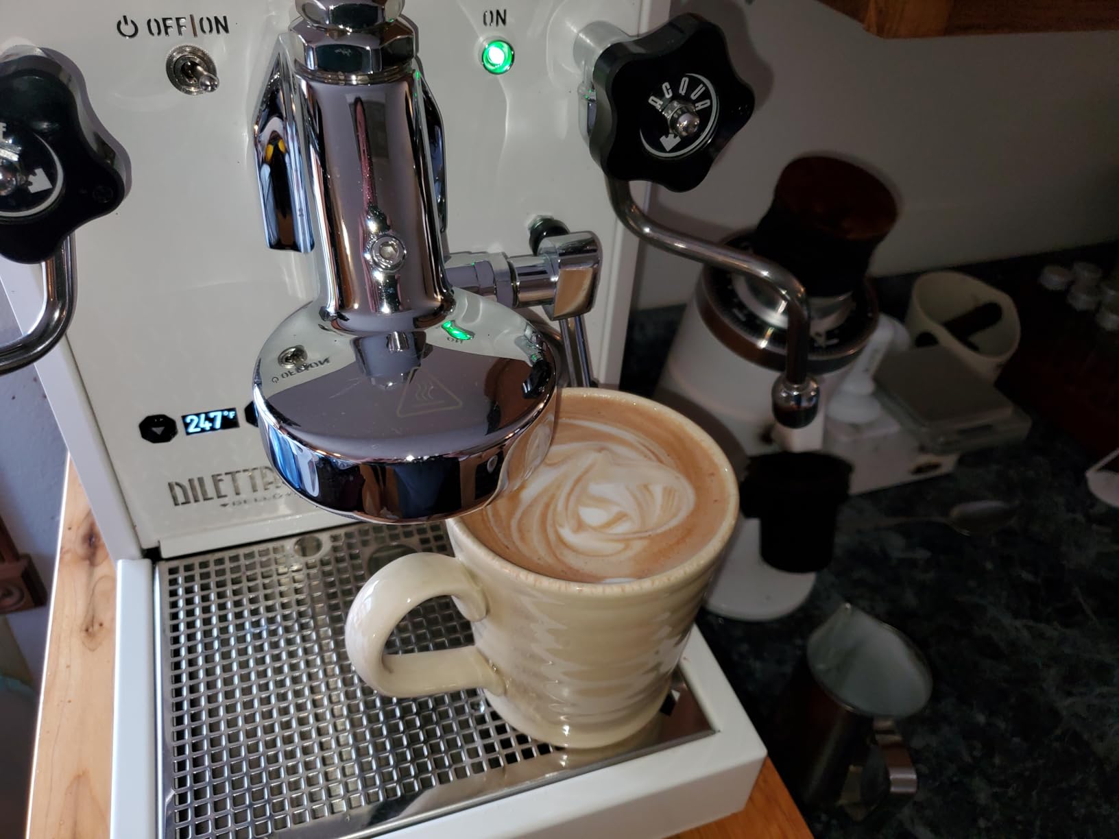 Diletta Bello+ Espresso Machine | E61 | PID Temperature Control | Shot Timer | Programmable Preinfusion | Handmade In Italy (Black) customer photo 1