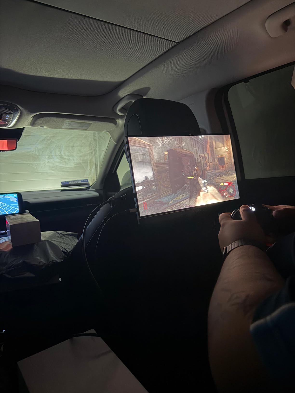 ARZOPA 16.1'' 144Hz Portable Gaming Monitor 106% sRGB - Z1FC, 1080P FHD Kickstand Portable Monitor with HDR, Ultra Slim, Eye Care, External Second Screen for Laptop, PC, PS5, Mac, Xbox customer photo 2