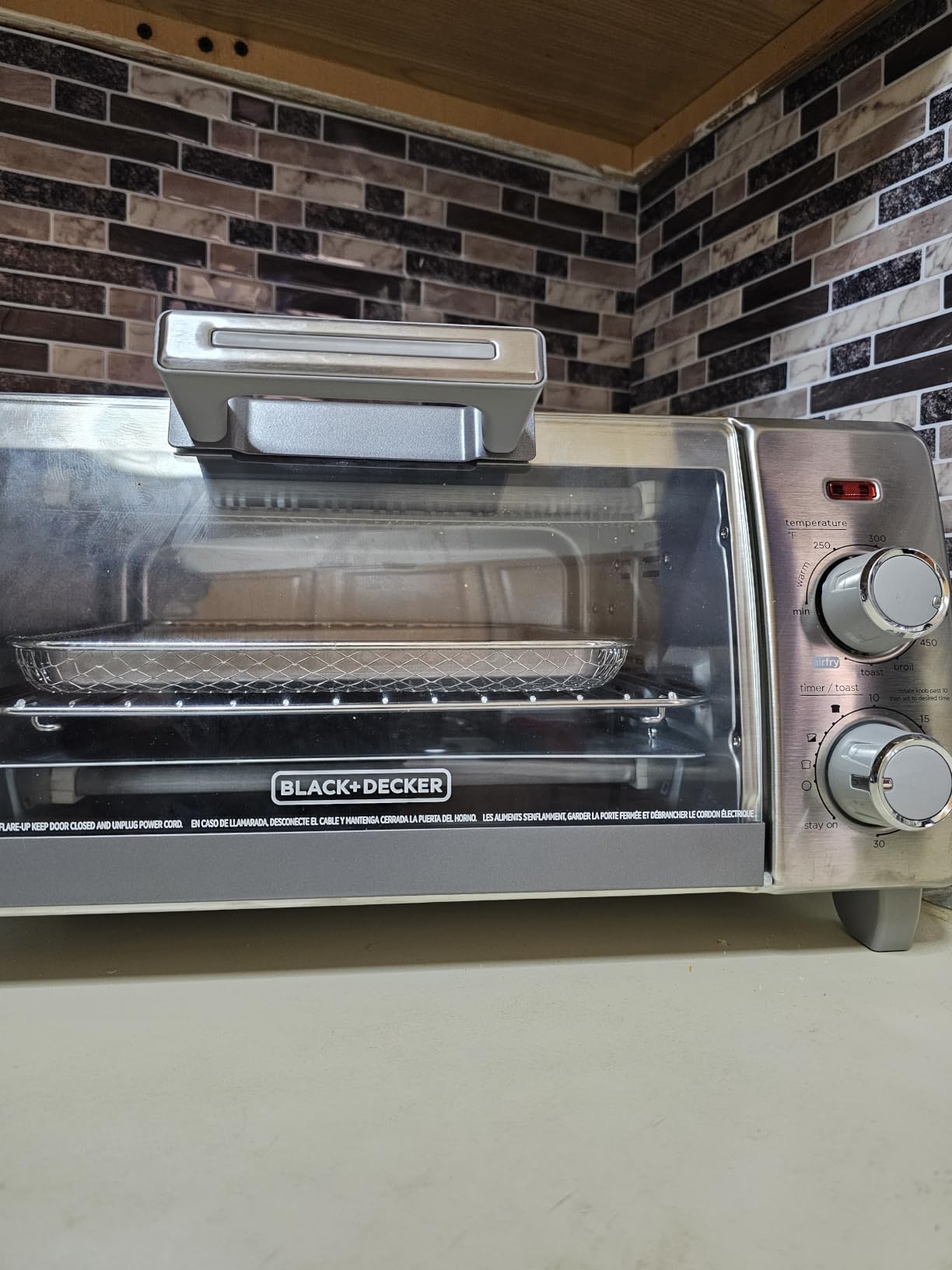 BLACK+DECKER 4-Slice Air Fry Toaster Oven, 5-in-1 Countertop Oven | Air fry, bake, broil, toast and keep warm with EvenToast technology and room for a 9-inch pizza. customer photo 1