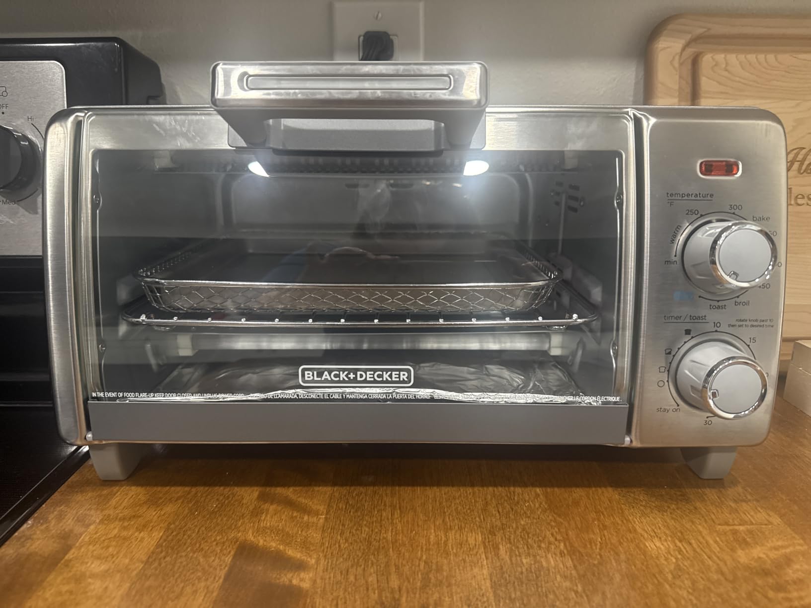 BLACK+DECKER 4-Slice Air Fry Toaster Oven, 5-in-1 Countertop Oven | Air fry, bake, broil, toast and keep warm with EvenToast technology and room for a 9-inch pizza. customer photo 2