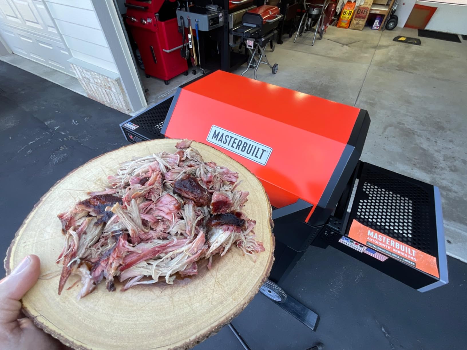 Masterbuilt AutoIgnite 545 Digital Charcoal Grill and Smoker Combo for Easy Grilling, Digital Control, App, Sear Plate, Mini Hopper and 545 BBQ Cooking Square In. in Black customer photo 1