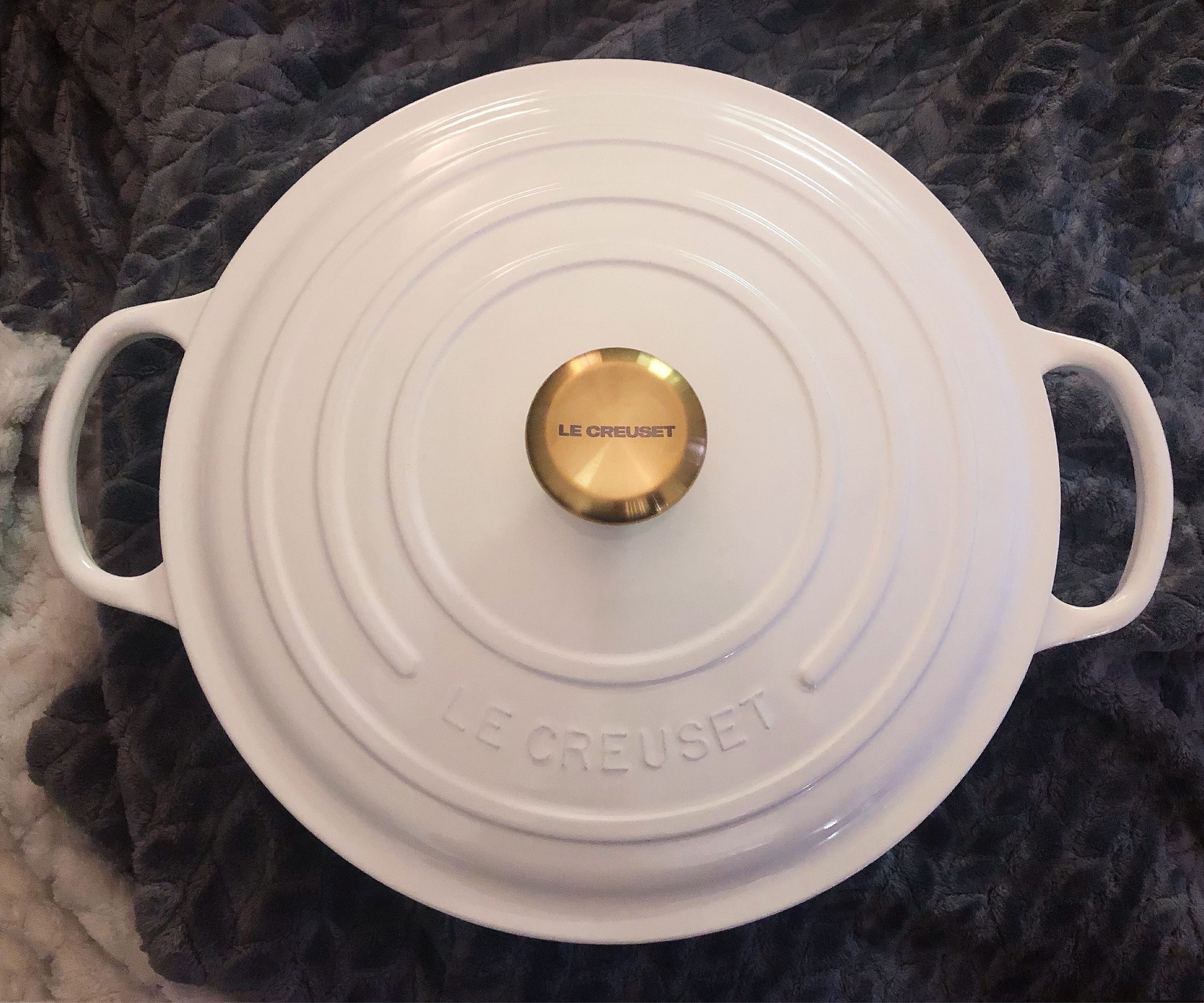 Le Creuset Enameled Cast Iron Signature Round Wide Dutch Oven, 6.75 qt., Shallot customer photo 1