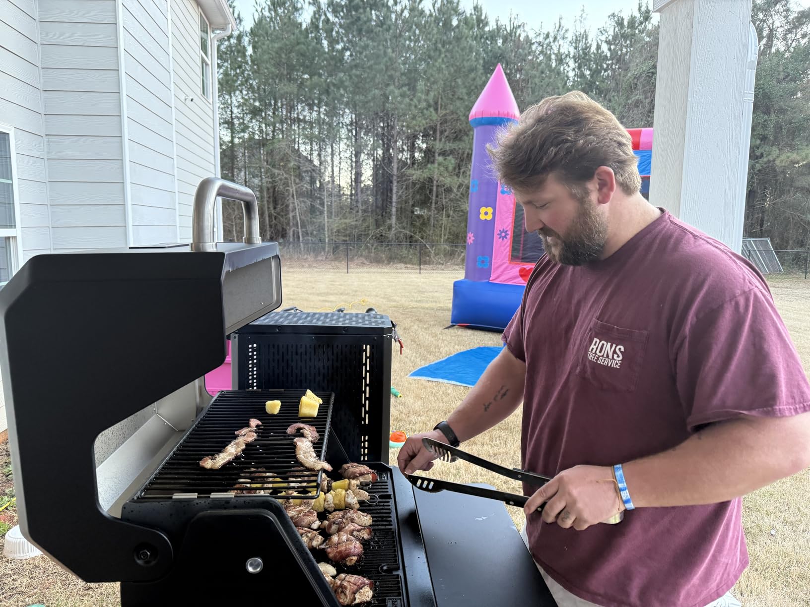 Masterbuilt Gravity Series 600 Smoker Grill - Digital Charcoal Grill, WiFi Technology, GravityFed Charcoal Hopper, 600 Cooking Sq. Inches, Black, Model MB20041023 customer photo 1