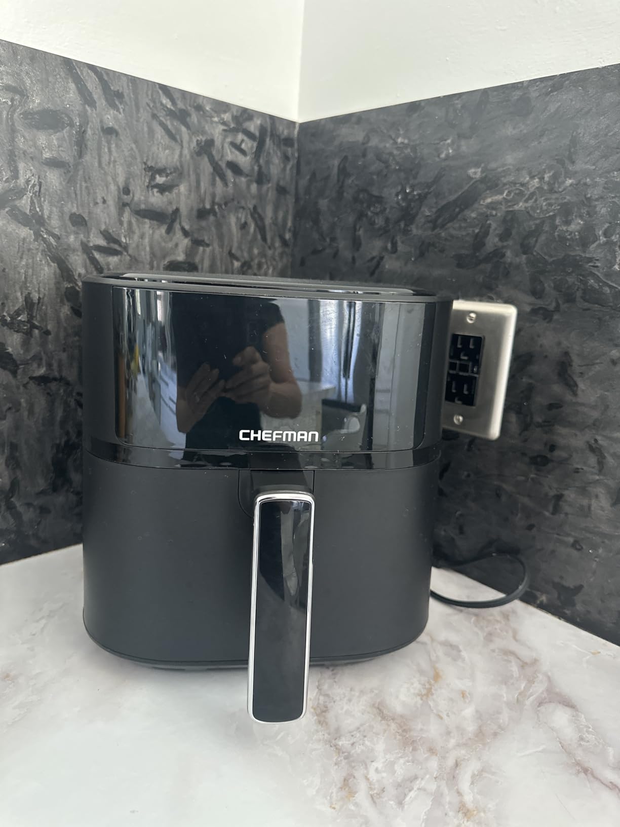 Chefman Air Fryer - 6 QT Compact Airfryer for Quick & Easy Meals in Minutes, Features Hi-Fry Technology for Extra Crisp, Touchscreen Controls with 4 Presets, Nonstick & Dishwasher Safe Basket - Black customer photo 2