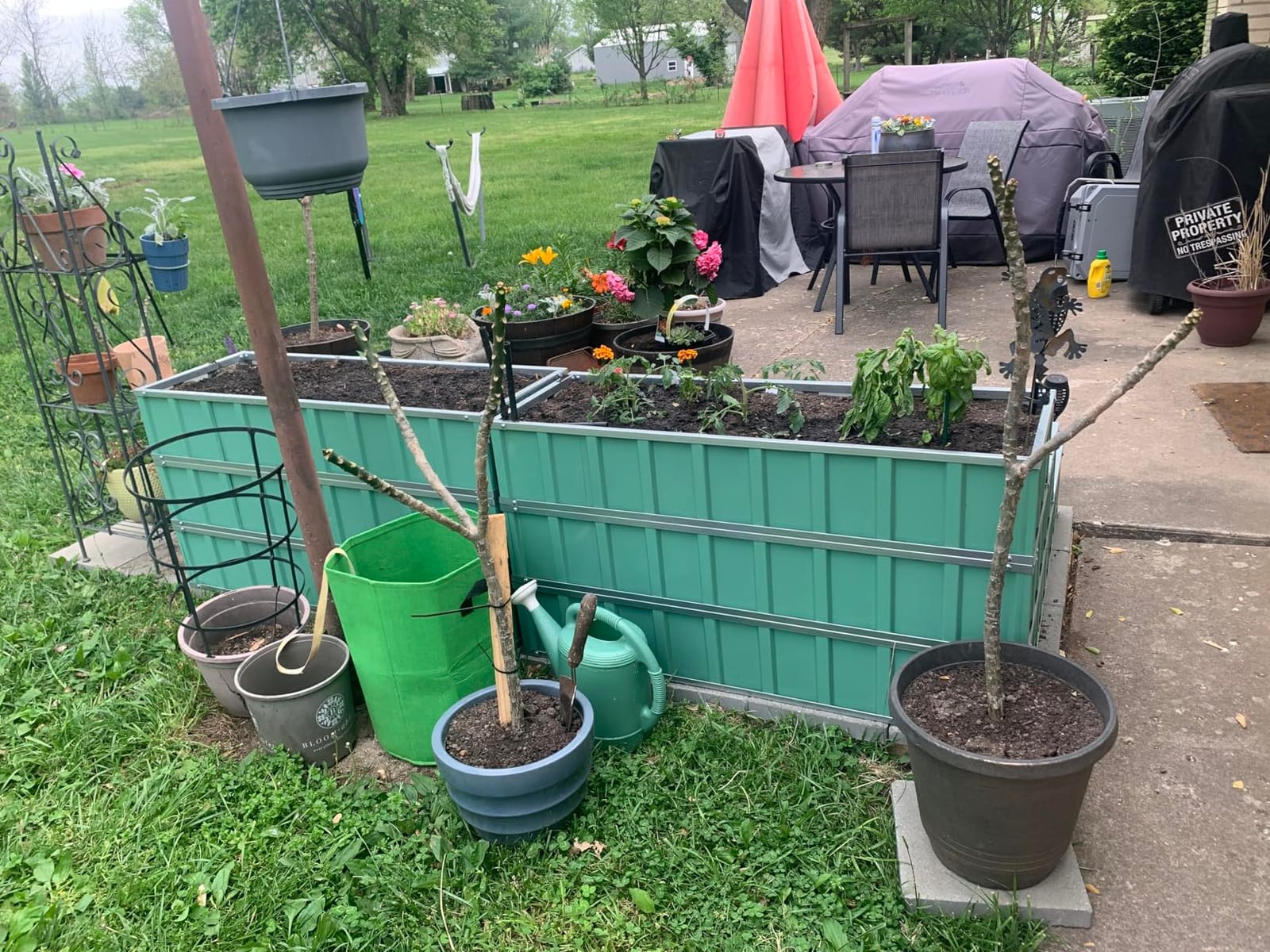 VIVOSUN 3-Tier Raised Garden Bed Outdoor Galvanized Steel 46x46x24 Gray | 2-in-1 Stack or Flat / Rust-Resistant Galvanized Steel / Gloves & Scissors / Corner Protectors / Multi-Tier Growing customer photo 1