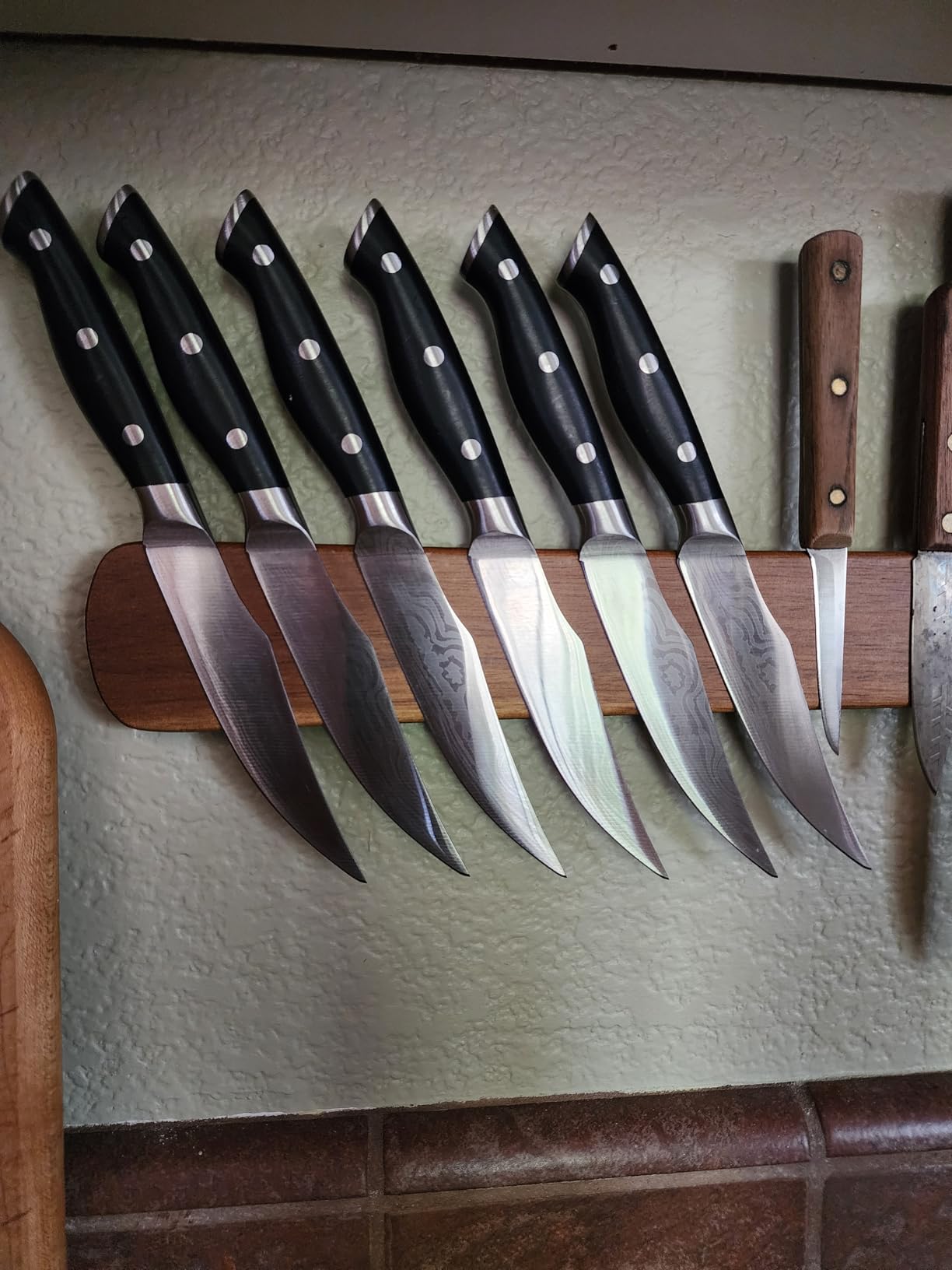 CoquusAid Steak Knives Set of 6, 4.8 Inch Non Serrated Razor-Sharp Durable Dinner knives with Rest, German Stainless Steel Damascus Pattern Full Tang Forged, Rust Resistant & Easy to Maintain customer photo 1