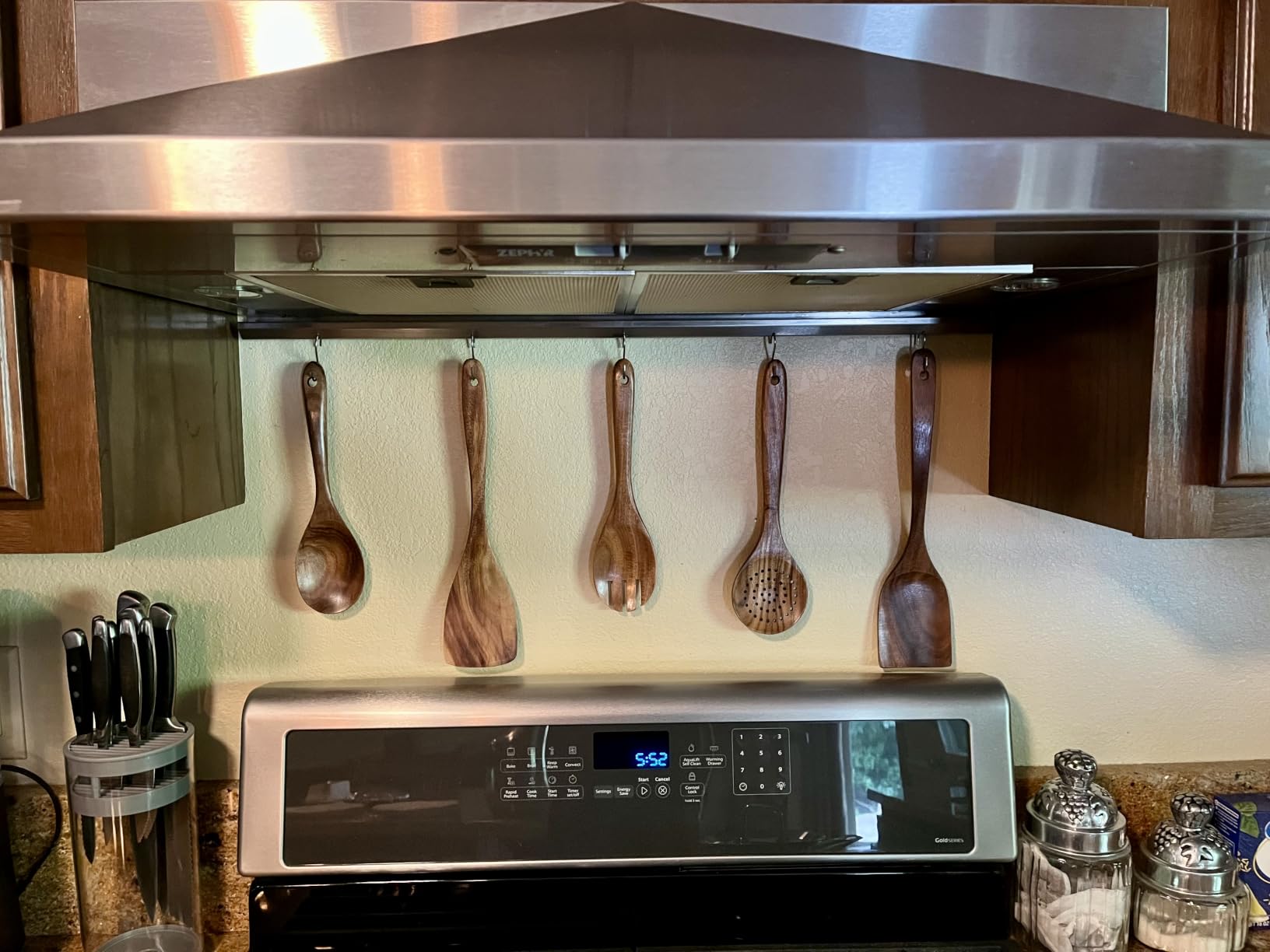 Zulay Kitchen 15-Piece Teak Wooden Utensils for Cooking - Natural Teak Utensil Set with Premium Gift Box - Non-Stick Wooden Spoons for Cooking - Kitchen Gift Set - Comfortable Grip Wooden Utensil Set customer photo 1