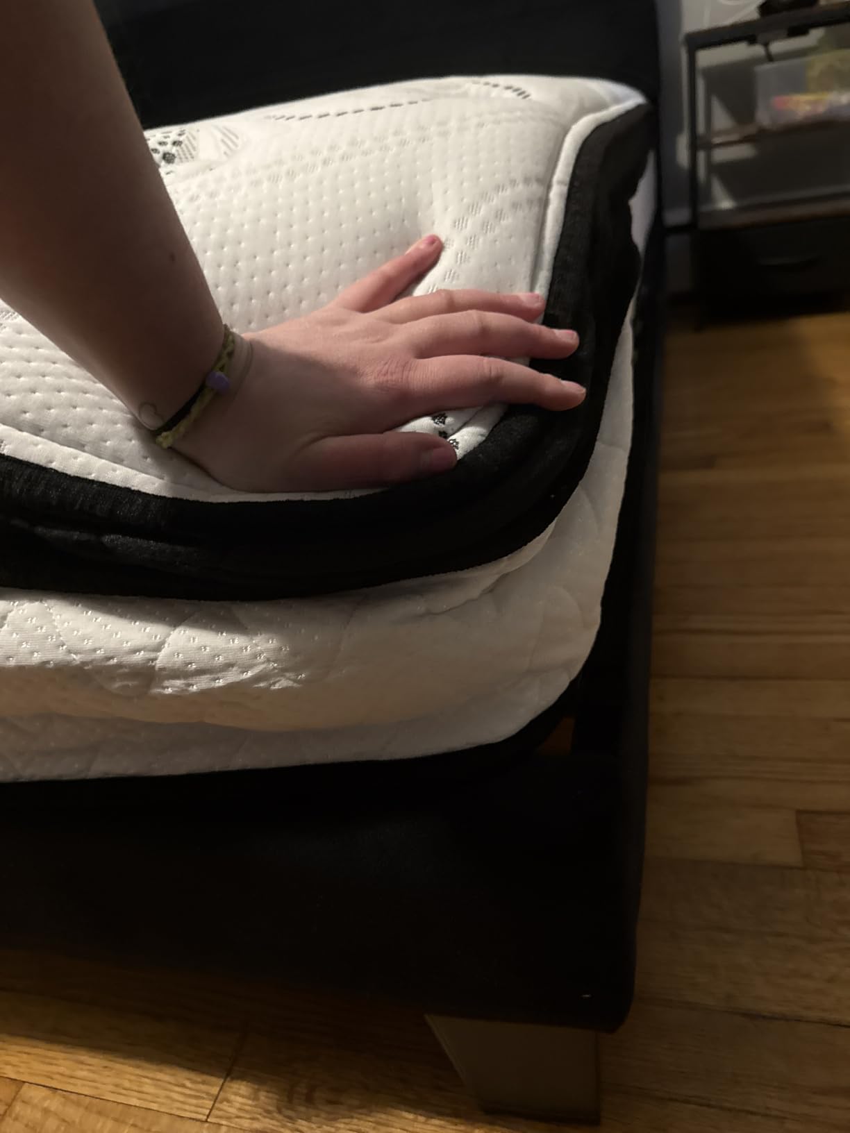 Signature Design by Ashley King Pillow Top 13' Pillow Top Hybrid Mattress with Gel Memory Foam and Edge Support for Cool Sleep and Pressure Relief, Fiberglass-Free, Bed In A Box customer photo 1