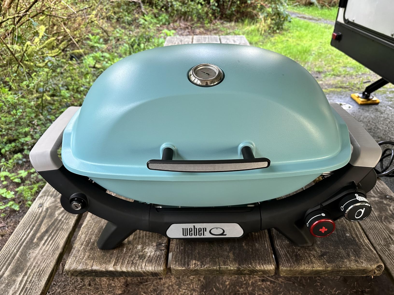 Weber Q 2800N+ Liquid Propane Portable Grill, Midnight Black - Wide 250°-700°F Temp Range with Plus Burner for Searing, Low‑Temp Roasting & High-Dome Lid for Travel & Camping customer photo 1
