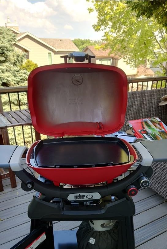 Weber Q 2800N+ Liquid Propane Grill with Stand, Midnight Black - Wide 250°-700°F Temp Range with Plus Burner for Searing, Low‑Temp Roasting & High-Dome Lid customer photo 2