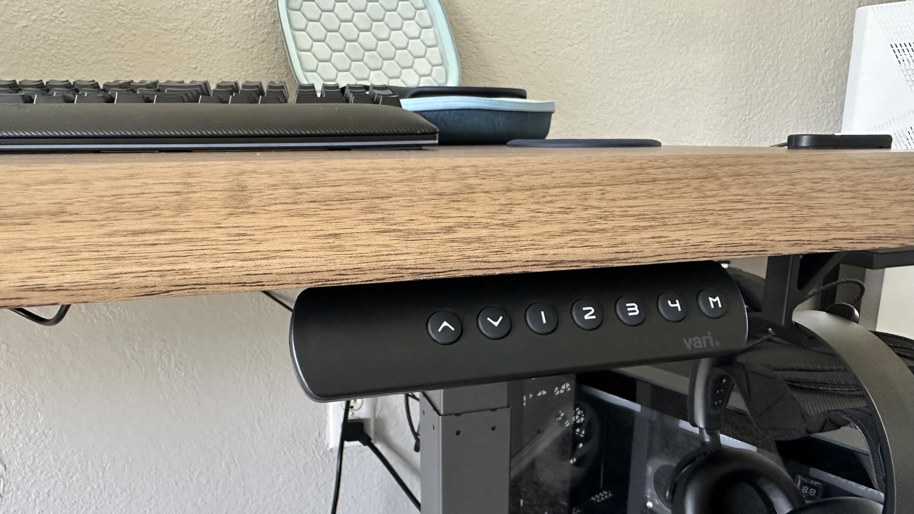 Vari ComfortEdge Electric Standing Desk - 48x30 - Reclaimed Wood/Slate customer photo 2
