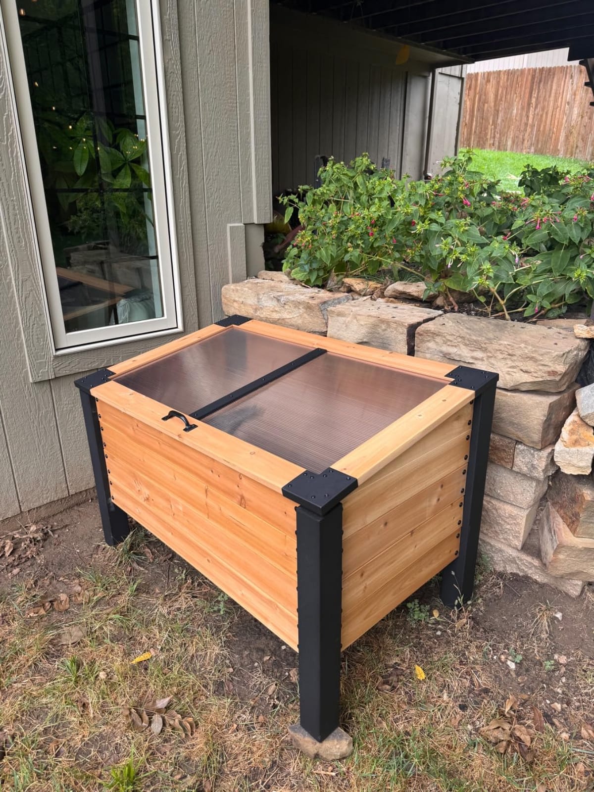 Backyard Discovery Aggie 4' x 2' Cedar Wood Cold Frame Portable Mini Greenhouse, Raised Garden Planter with Temperature-Activated Polycarbonate Lid, Mesh Drainage for Year-Round Outdoor Gardening customer photo 1