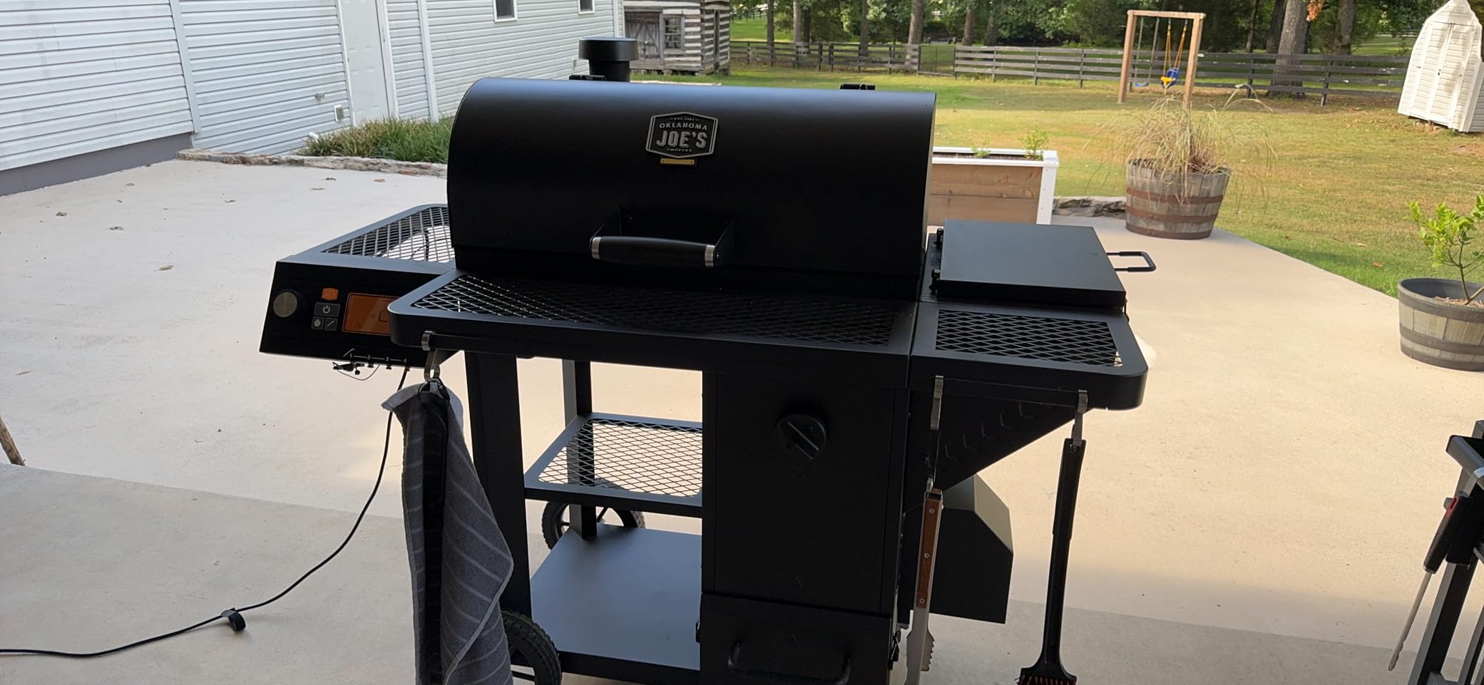 Oklahoma Joe's Tahoma Auto-Feed Charcoal 900 Deluxe Smoker and Grill, Black - 24203105 customer photo 2