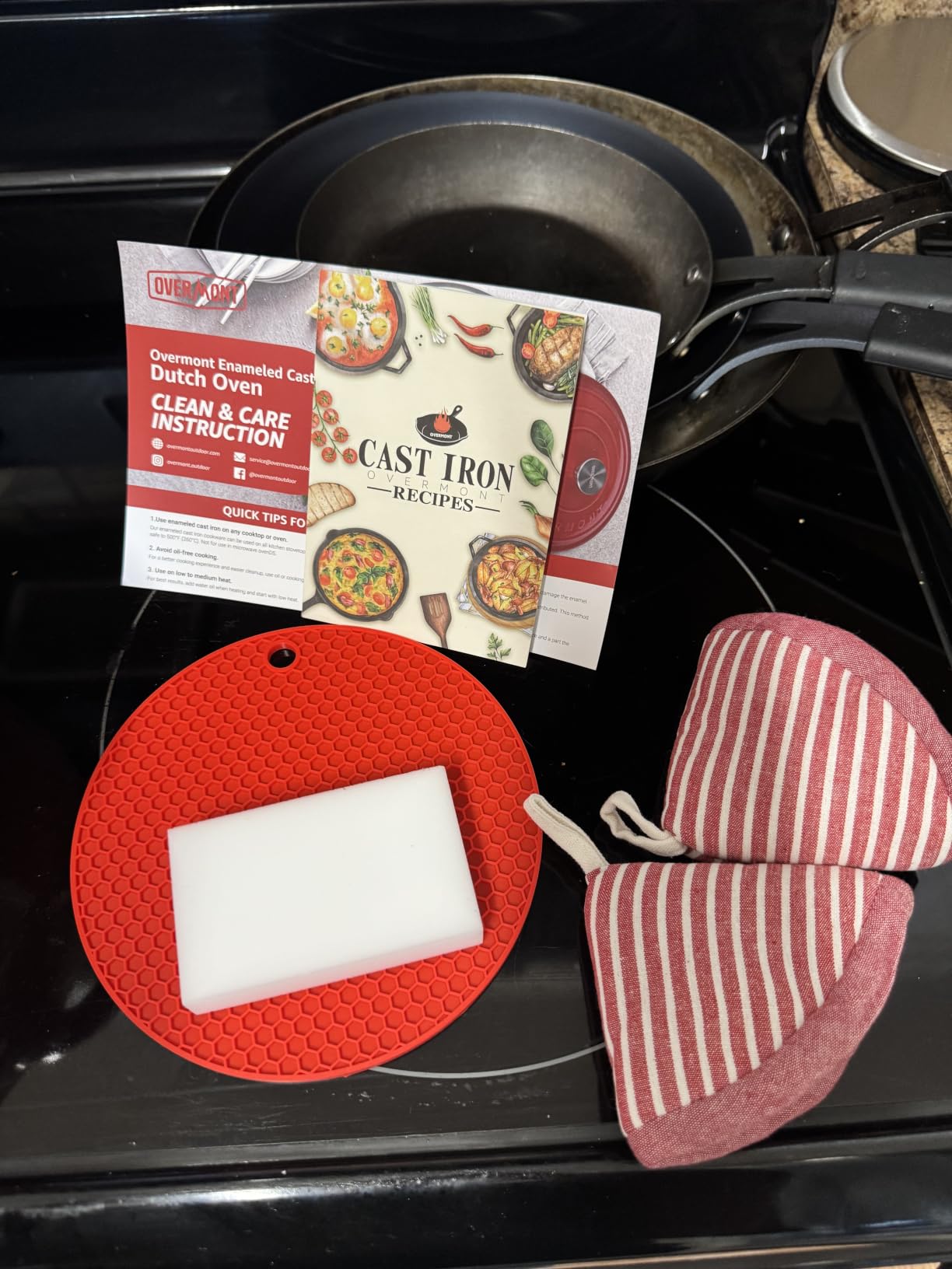Overmont Enameled Cast Iron Dutch Oven - 7QT Pot with Lid Cookbook & Cotton Potholders - Heavy-Duty Cookware for Braising, Stews, Roasting, Sourdough Baking blue customer photo 2