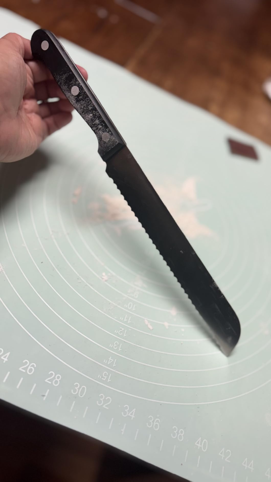 Omesata Bread Knife, Serrated Bread Knives for Homemade Bread Sourdough | 8 inch Blade Razor Sharp, Wavy Edge from Professional Stainless Steel customer photo 1