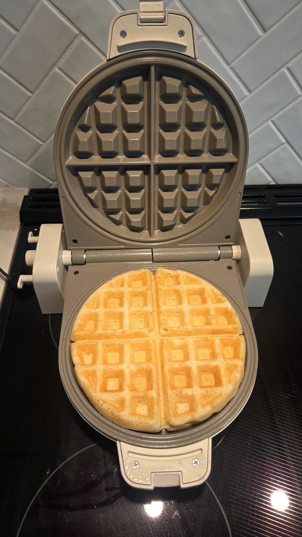 bella Flip-n-Store Waffle Maker with EverGood Ceramic Nonstick Coating, Fits-anywhere Kitchenware, Power Indicator Light, Cool Touch Handle & Cord Wrap, 7 Wide & 1