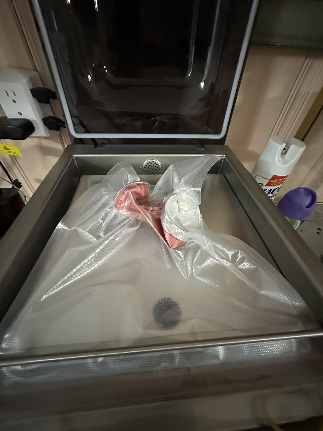 VEVOR Chamber Vacuum Sealer, 260W Sealing Power, Vacuum Packing Machine for Wet Foods, Meats, Marinades and More, Compact Size with 10.2 in Sealing Length, Applied in Home Kitchen | Stainless Steel Machine customer photo 1