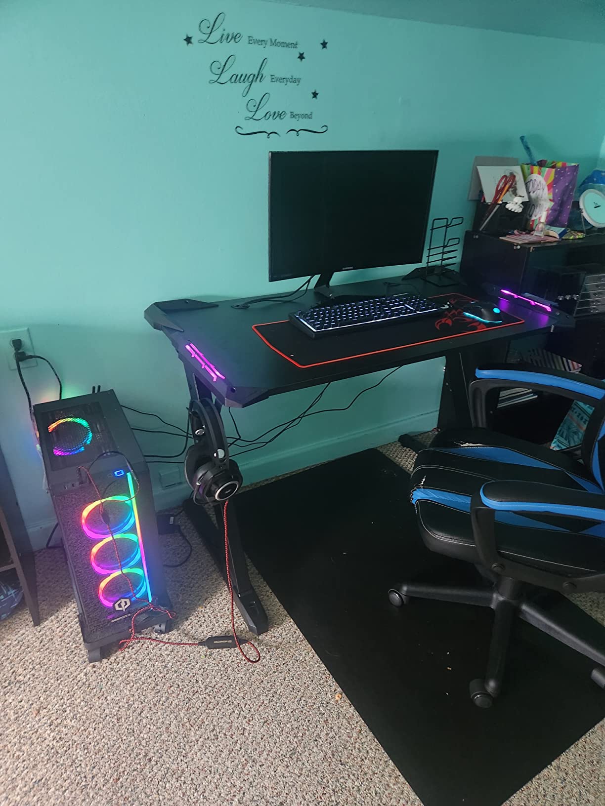 EUREKA ERGONOMIC Gaming Desk with LED Lights Home Office RGB Table, Small Gaming Desk, Computer Table, Black customer photo 2