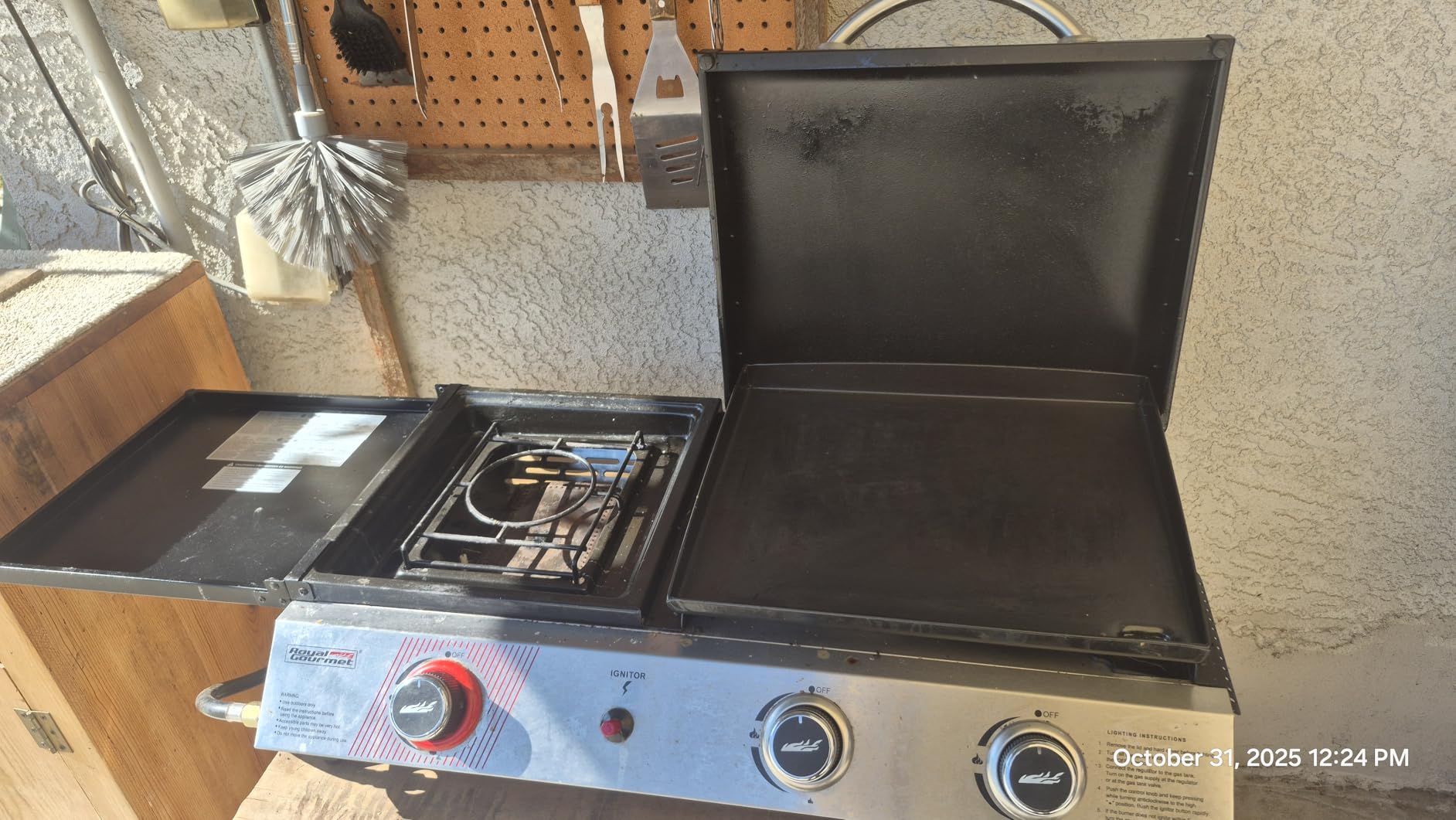 Royal Gourmet PD1305H 3 Burner Propane Gas Grill and Griddle Combo with Lid, 3-in-1 Grill Griddle Combo with 29,000 BTUs Output for Outdoor Cooking, 364 Sq. In. Cooking Area, Silver & Black customer photo 2