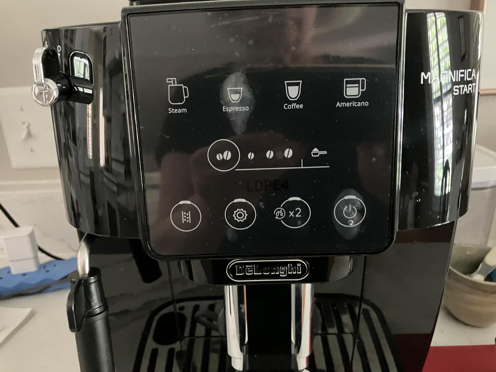De'Longhi Magnifica Start Automatic Espresso Machine with Manual Milk Frother & Built in Grinder - 3 One-Touch Recipes, Easy-to-Clean, Home Barista Coffee Maker for Lattes, Cappuccino, Iced Coffee customer photo 2