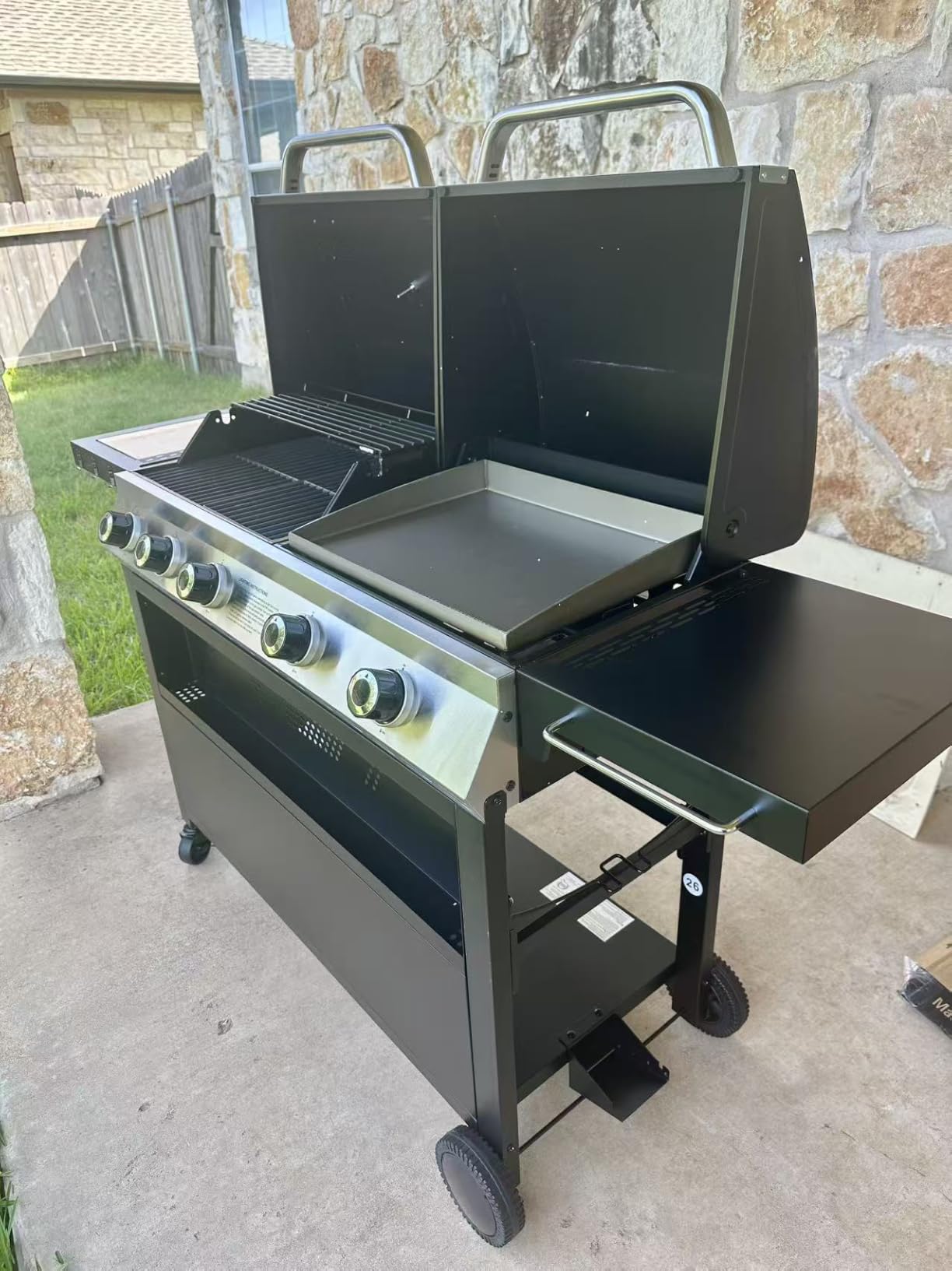 Captiva Designs Propane Gas Griddle Grill Combo with Porcelain-Enameled Cast Iron Grate & Cast Iron Pan, Dual BBQ Grill With Flat Top Griddle for Outdoor Kitchen & Backyard Barbecue,696 SQIN Cook Area customer photo 1