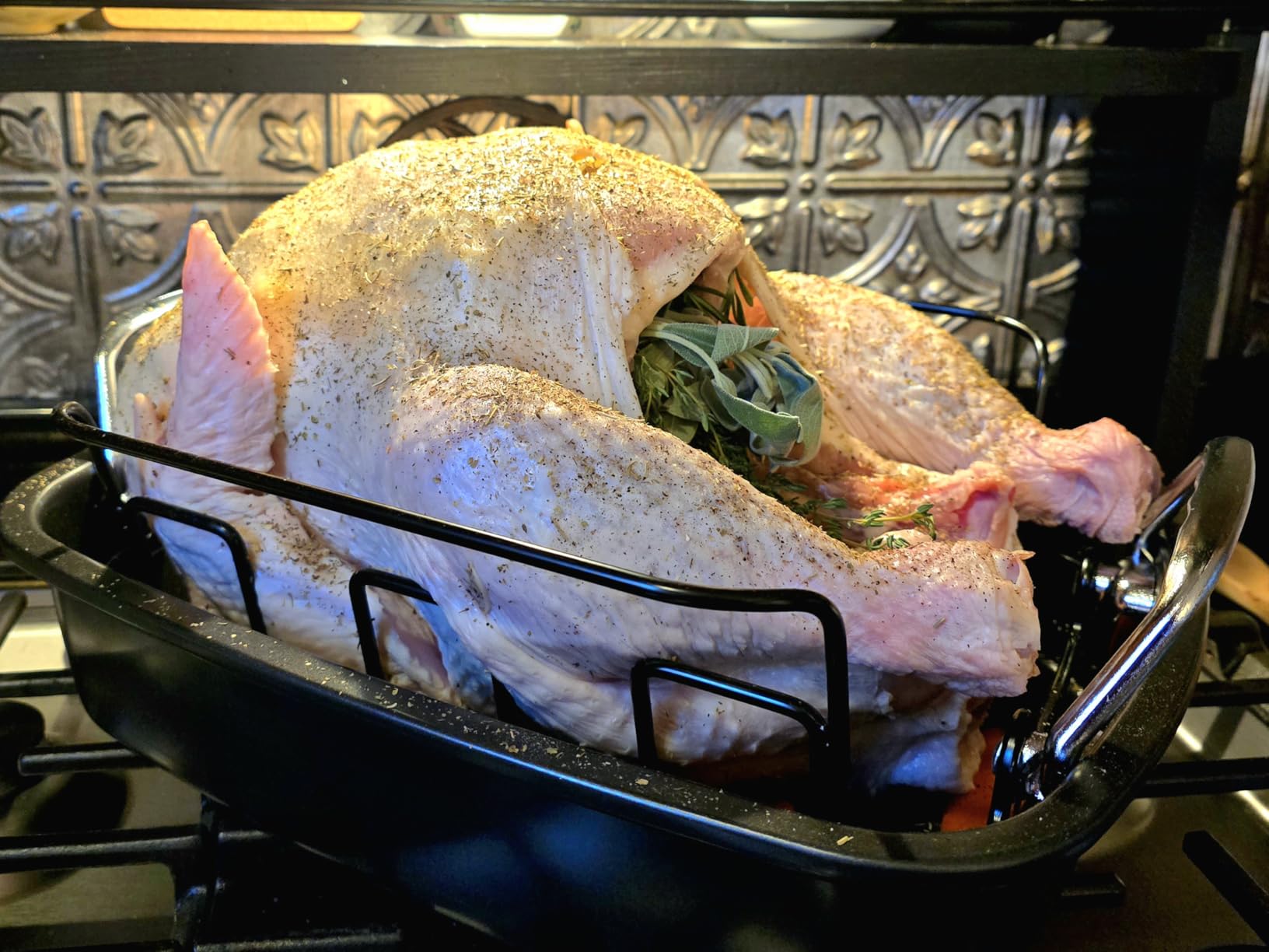 25 lb Nonstick Turkey Roasting Pan with w/Rack, 17.3 in, Box Included | Heavy Carbon Steel Roaster with Removable Rack, Deep Sides, Nonstick Finish, and 450°F Oven-Safe Performance customer photo 2