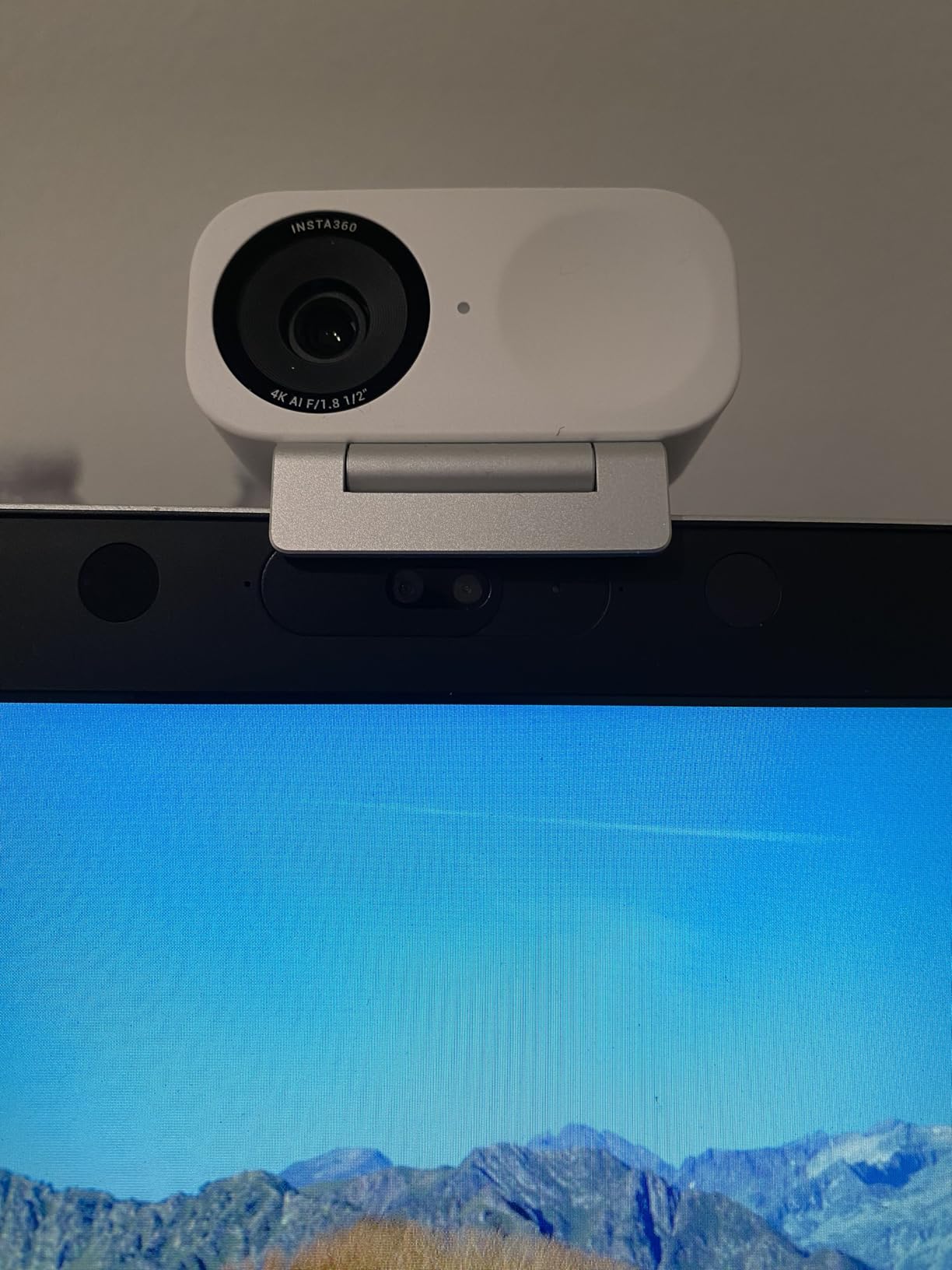 Insta360 Link 2C - 4K Webcam for PC/Mac, 1/2 inch Sensor, Auto Framing, HDR customer photo 2