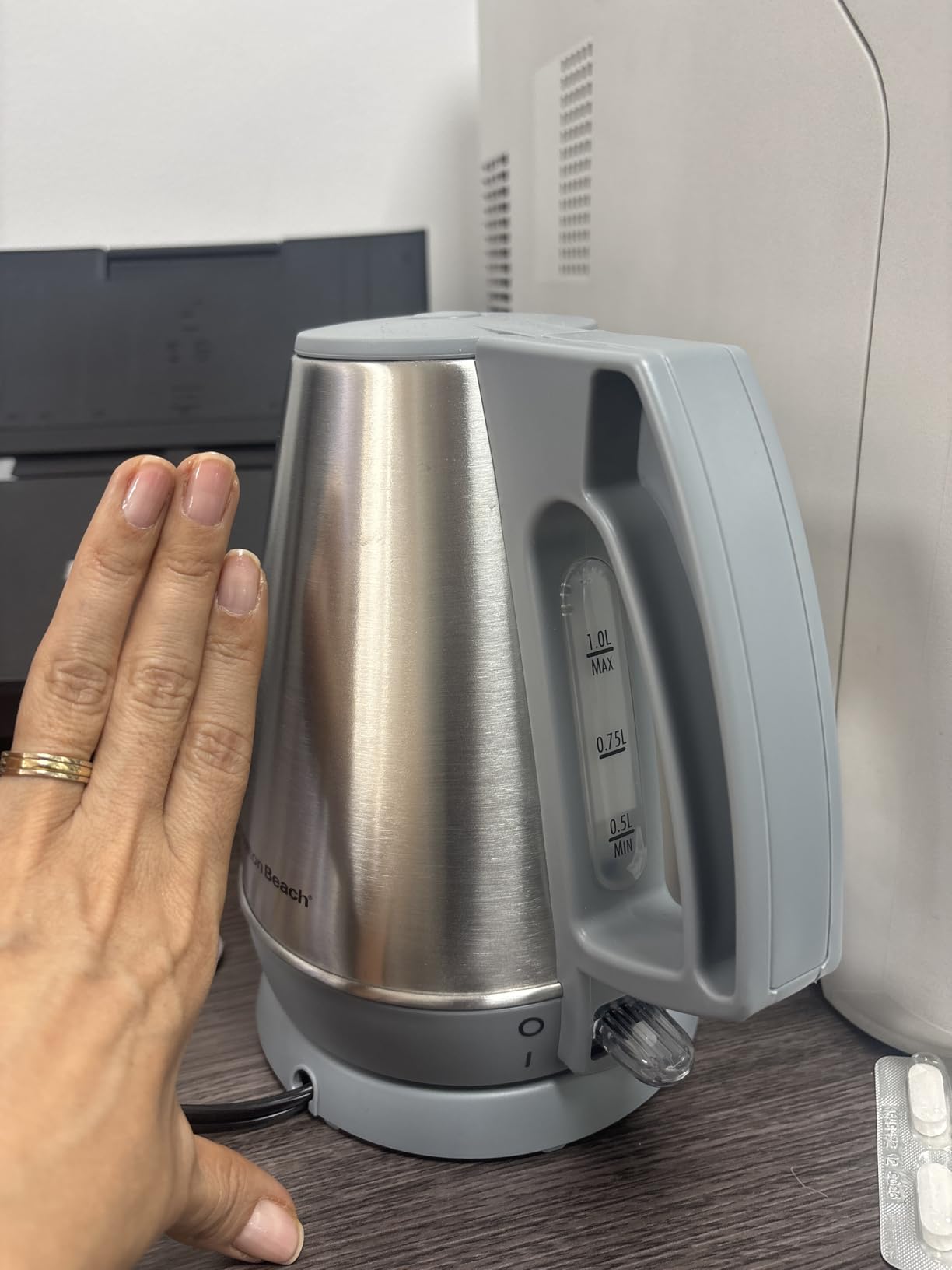 Hamilton Beach 1 Liter Electric Tea Kettle, Water Boiler & Heater | Fast Boiling 1500 Watts | BPA Free | Cordless Serving | Auto-Shutoff & Boil-Dry Protection | Cord Wrap | Stainless Steel customer photo 1