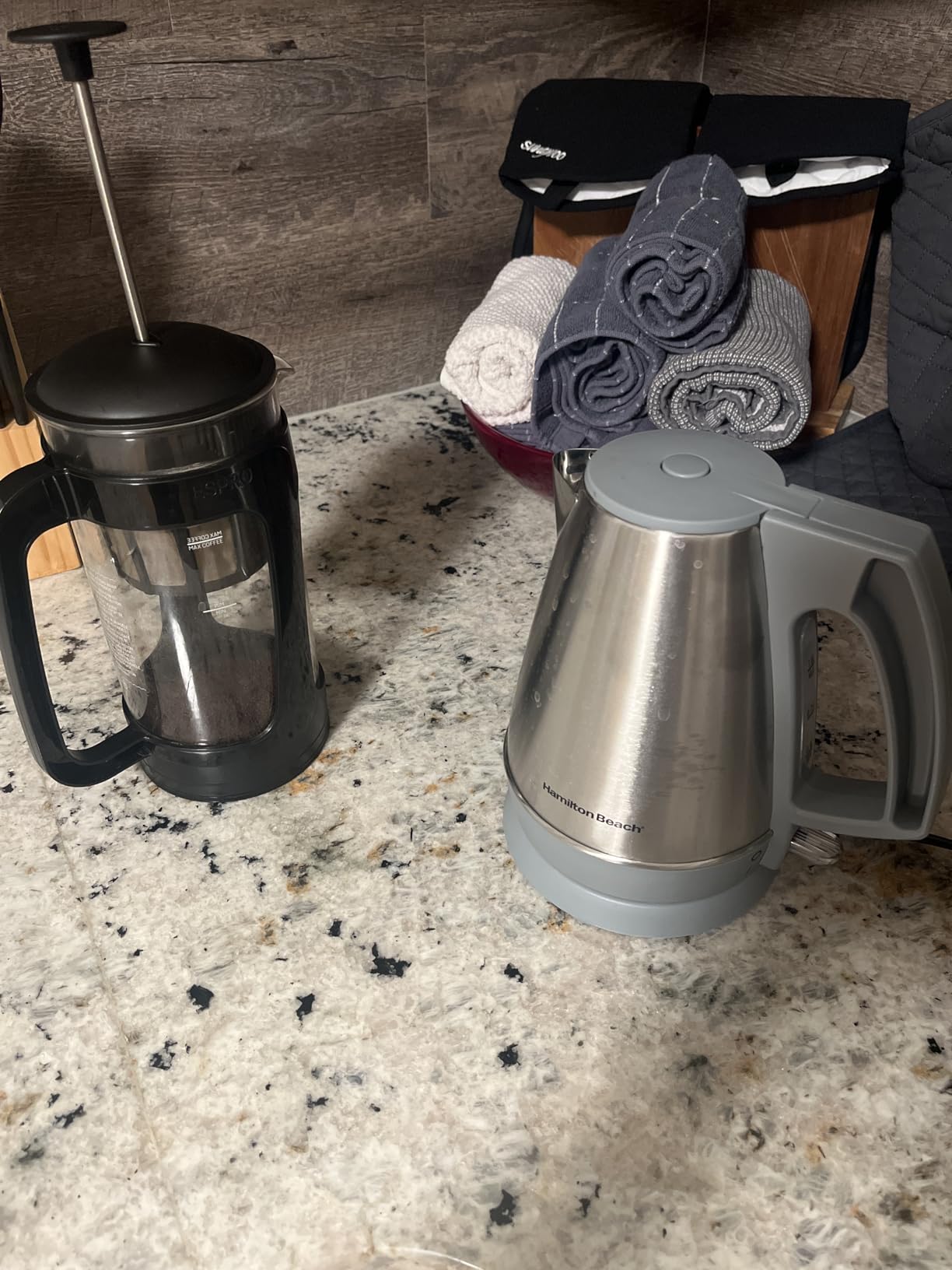 Hamilton Beach 1 Liter Electric Tea Kettle, Water Boiler & Heater | Fast Boiling 1500 Watts | BPA Free | Cordless Serving | Auto-Shutoff & Boil-Dry Protection | Cord Wrap | Stainless Steel customer photo 2