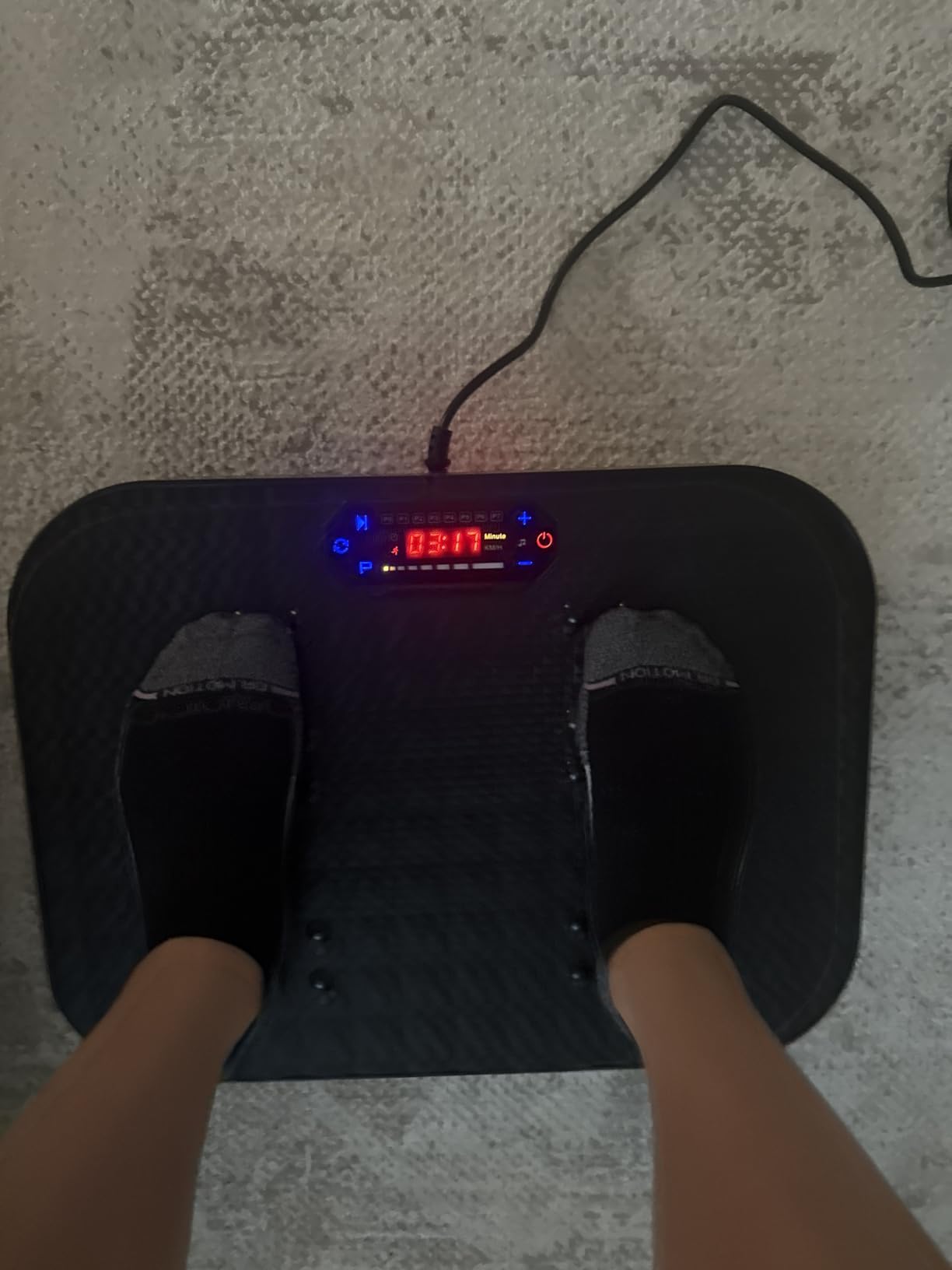 SEDOZIK Vibration Plate for Lymphatic Drainage with Bands Bluetooth, Black | 450 Lbs Capacity Full Body Vibrating Plate Exercise Machine Shake Plate Platform Weight Loss, Workout Equipment for Women Men customer photo 1