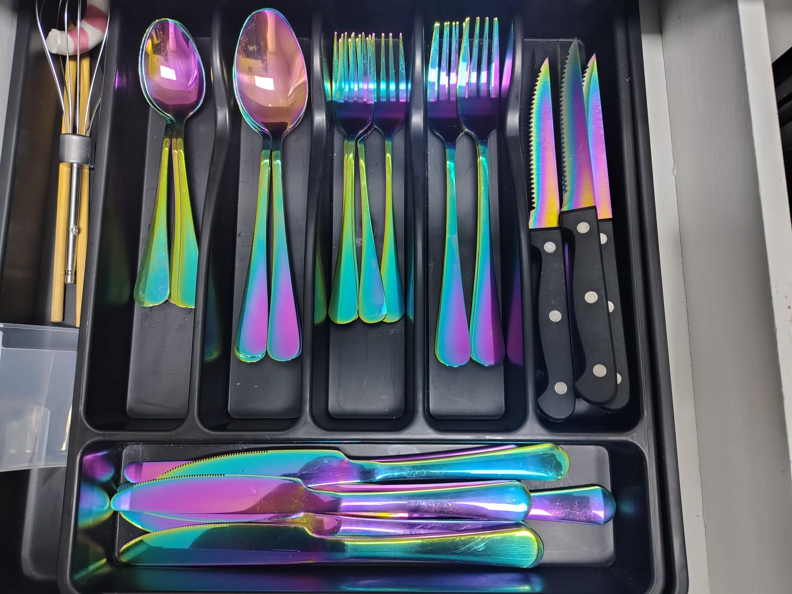 PHILIPALA 20 Piece Gold Silverware Set, Stainless Steel Flatware Set for 4 Food Grade Novelty Flatware Cutlery Utensil Set Include Knife Fork Spoon Mirror Polished Dishwasher Safe customer photo 2