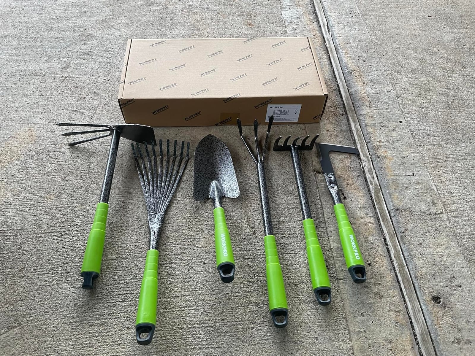 WORKPRO 6-Piece Garden Tool Set | Heavy Duty Gardening Hand Tools with Soft Rubber Handle, Including Trowel, Rakes, 2-in-1 Hoe and Crack Weeder customer photo 2