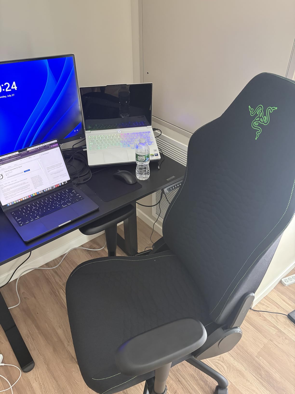 Razer Iskur V2 X Ergonomic Gaming Chair, Black | Built-In Lumbar Support, Wide Seat, High Density Foam Cushions, Adjustable 152 Degree Recline, 2D Armrests, Plush Fabric customer photo 2