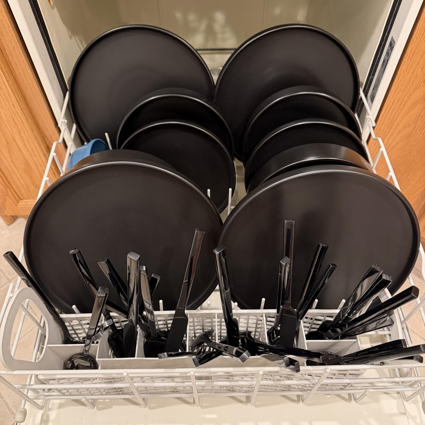 Herogo Dinnerware Sets with Pasta Bowls for 6, 24 Piece Dinner Salad Plates and Cereal Serving Bowls, Stoneware Dishes Dinner Ware for Home Kitchen, Dishwasher & Microwave Safe, Matte Black customer photo 2