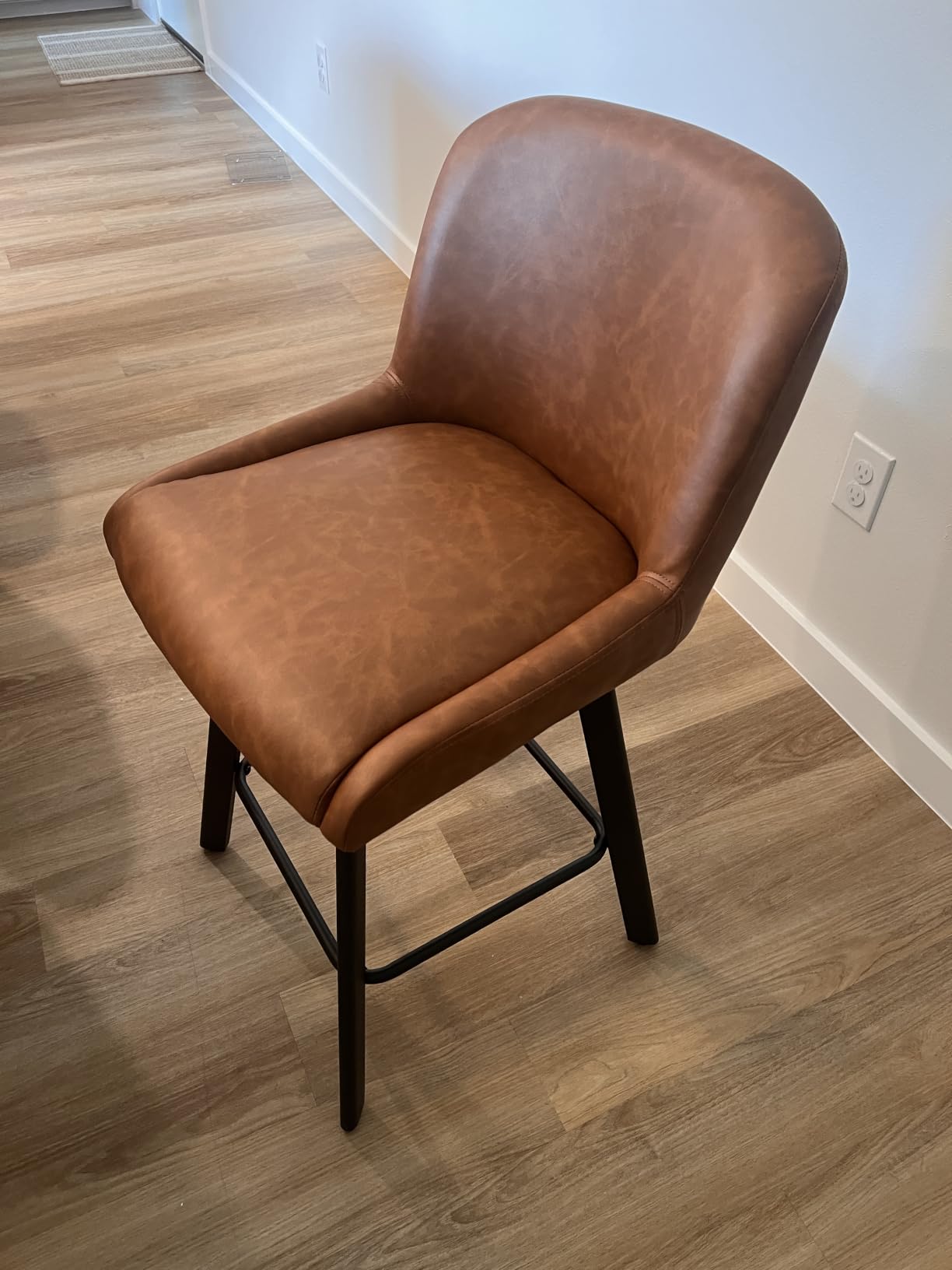 SAECKBERG Swivel Bar Stools Set of 3, 26''H Upholstered Barstools with Backs, Modern Counter Height Bar Stool Chairs for Kitchen Island, Metal Legs, Faux Leather, Brown Counter Stools customer photo 1