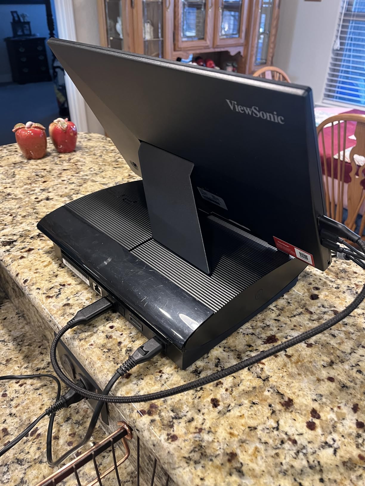 ViewSonic VA1653 16 Inch 1080p Portable Monitor, FHD IPS External Screen, USB C, Mini HDMI, Eye Care, Built In Stand, Protective Case, Mac, PC, Gaming Console, Anti Glare, Lightweight customer photo 2