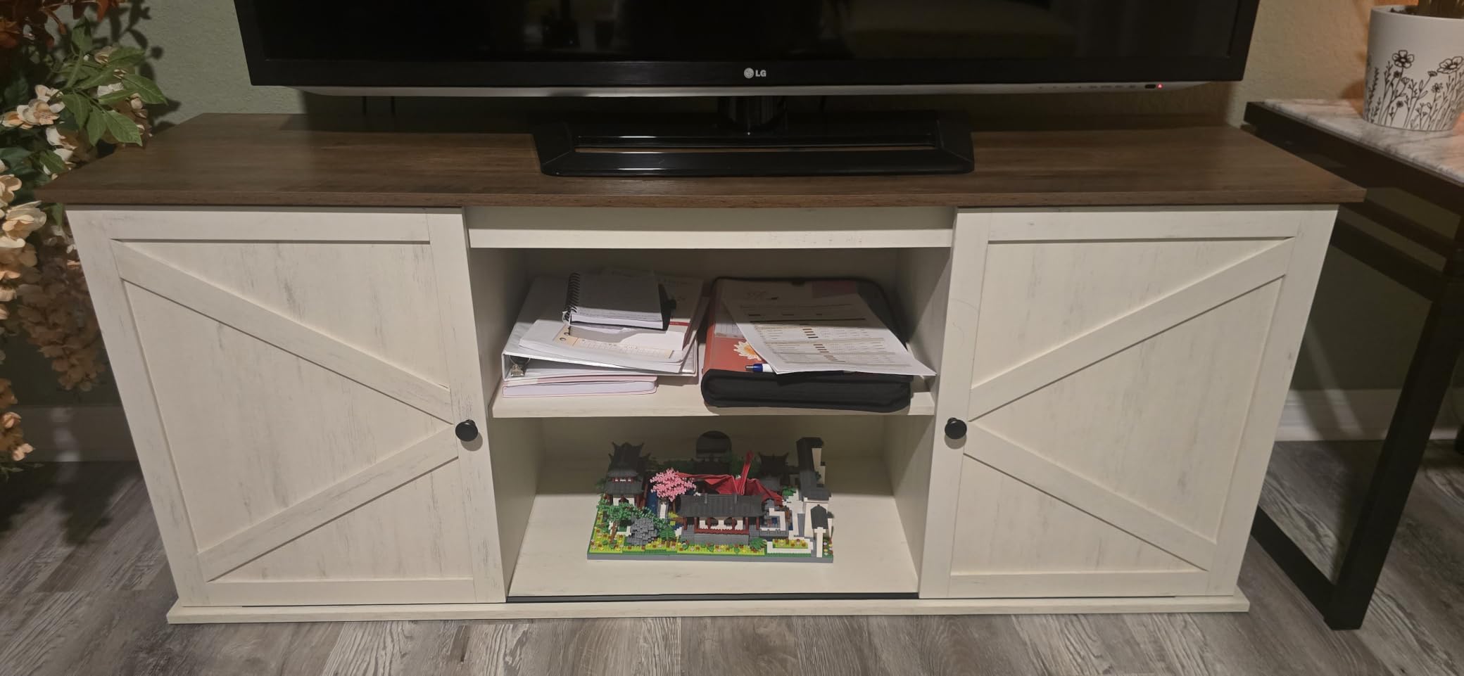 VASAGLE Farmhouse TV Stand for 65'' TV, Media Console, Sliding Barn Doors | Entertainment Center with Storage Cabinets, for Living Room, Rustic White and Honey Brown, HAINS Collection ULTV535W01 customer photo 1