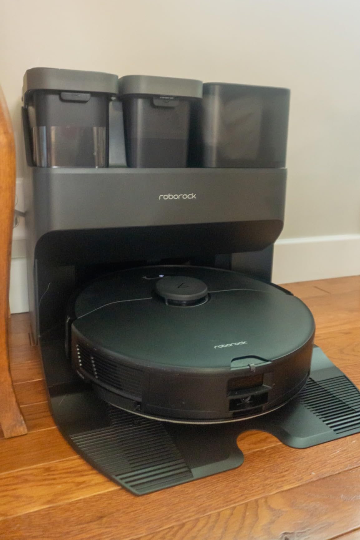 Roborock Saros Z70 Robot Vacuum and Mop, OmniGrip Arm, AI-Powered, 22,000Pa | 3.14'' Ultra Slim, FlexiArm Riser Technology, AdaptiLift Chassis, Obstacle Avoidance, Auto Mop Washing & Drying customer photo 2