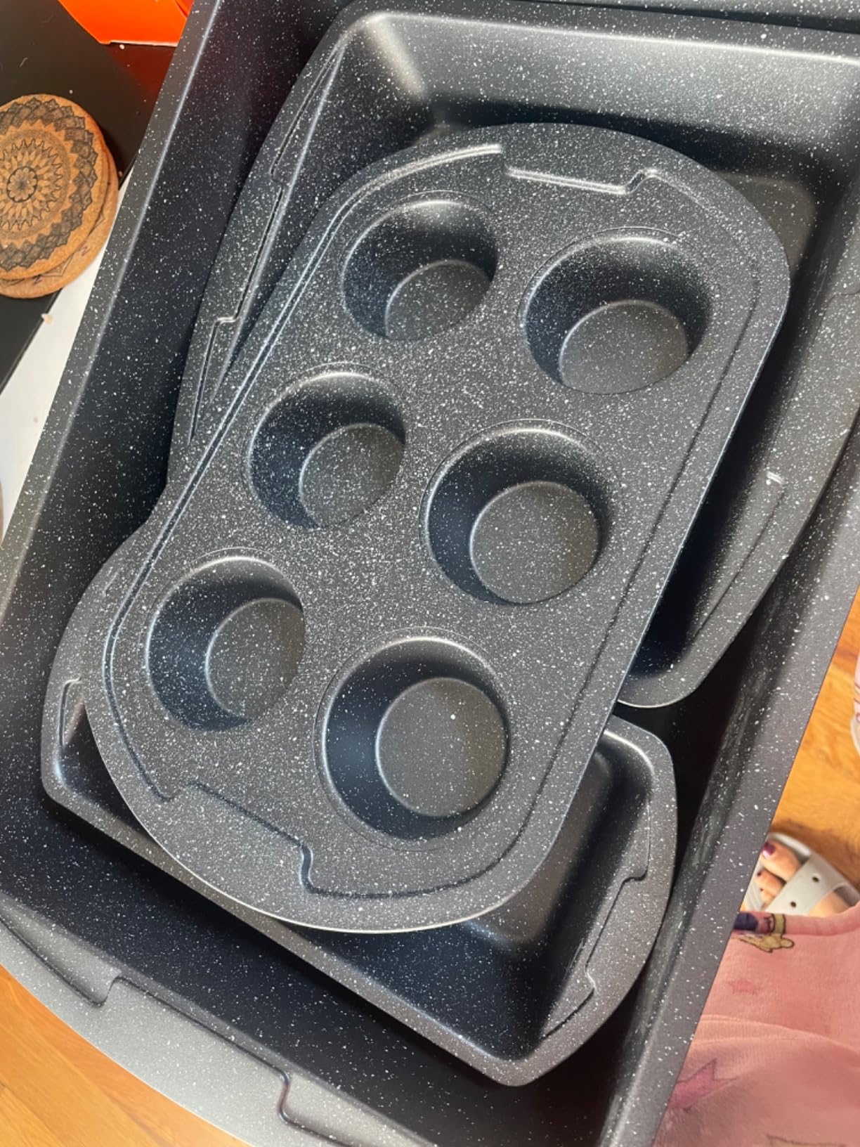 BAKKEN 6-Piece Kitchen Baking Pan Set - Royal Blue Color with Gray Ceramic Nonstick Coating customer photo 1