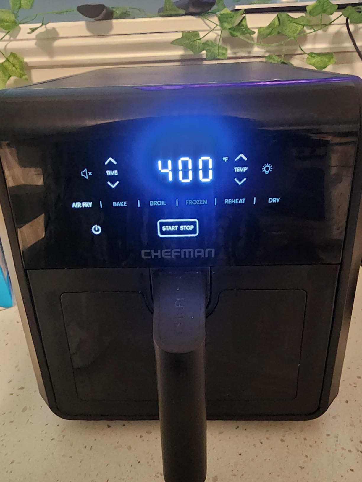 Chefman Air Fryer TurboFry 7-Qt, 6-in-1 High-Powered 450°F Cooking for Crispier Results, Compact Space-Saving Design, Air Fry, Bake, Broil, Reheat, Dehydrate, Defrost, Fast & Even Cooking - Black customer photo 1