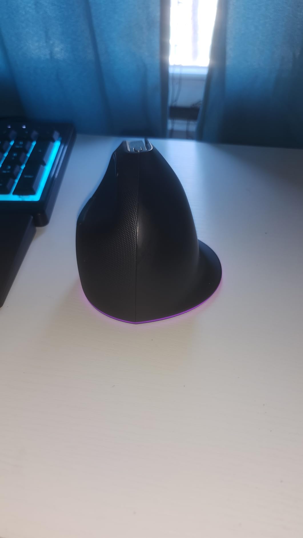 Razer Pro Click V2 Vertical Wireless Mouse, 6 Button Ergonomic Design customer photo 2