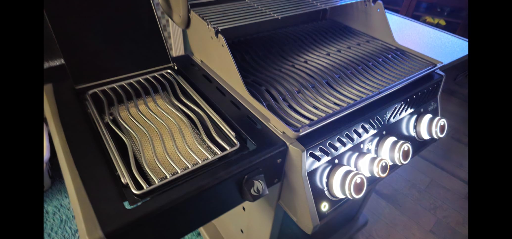 Napoleon Rogue PRO 425 3-Burner Propane Grill with Infrared Side Burner | Black, 56,000 BTUs, 716in Area, Backlit Knobs, Folding Shelf, Cast Iron Grates, Locking Caster Wheels customer photo 1