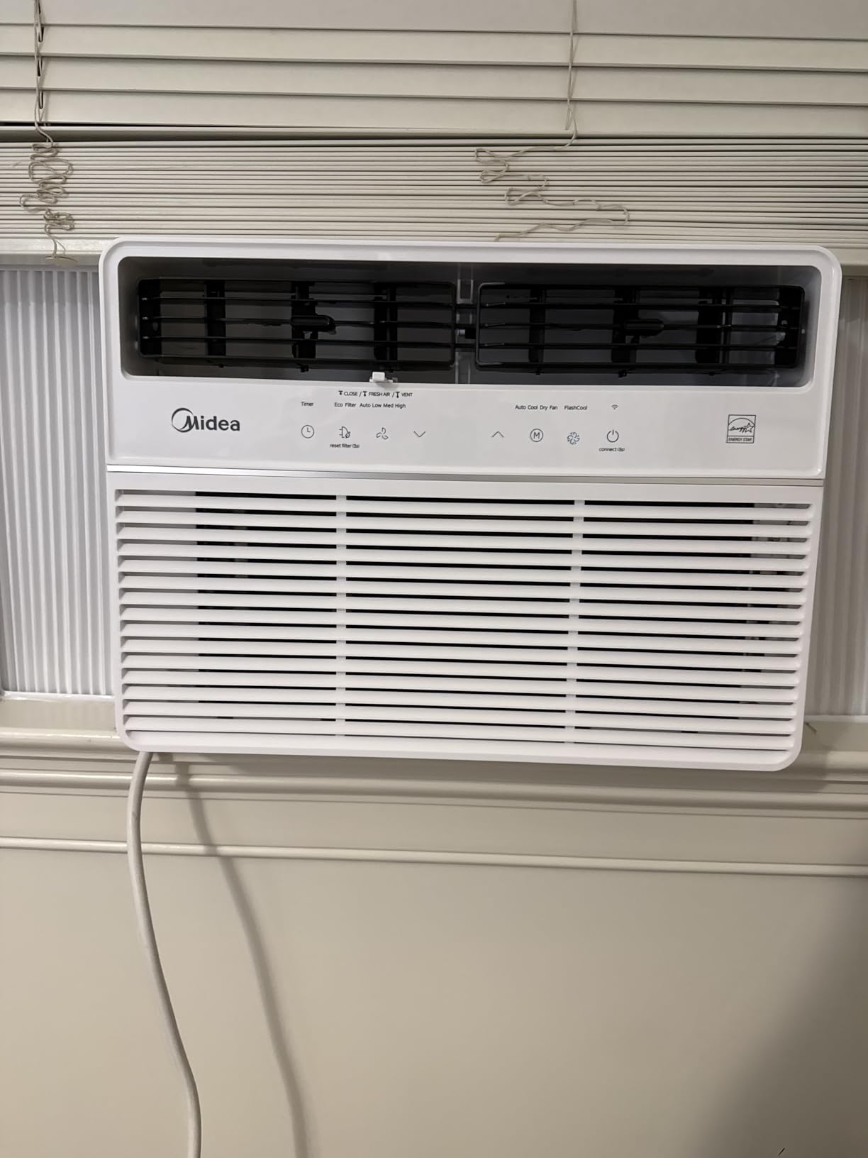 Midea 14,000 BTU Smart Inverter 115V Window Air Conditioner, 700 Sq Ft customer photo 1