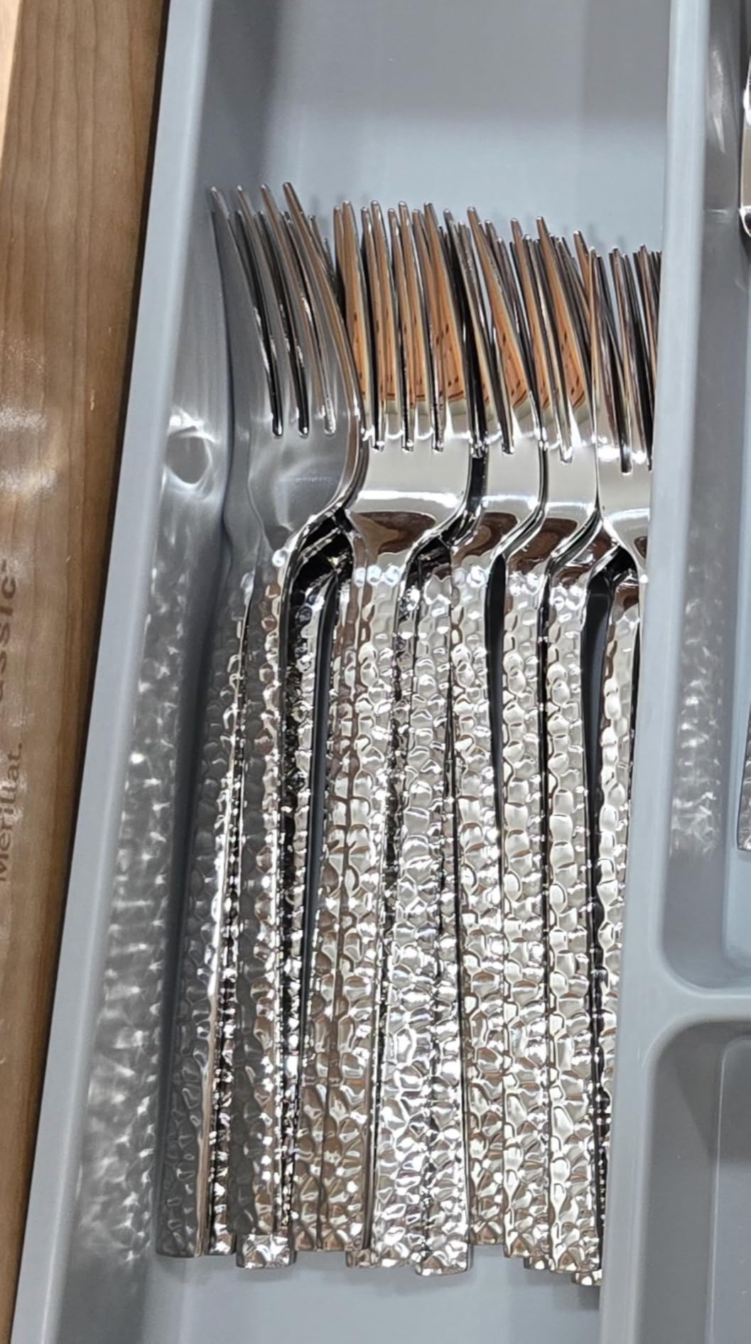 KINGSTONE 40 Piece Hammered Silverware Set, 18/10 Stainless Steel Flatware Set for 8, Cutlery Set for Home, Party, Wedding, Mirror Polished Dishwasher Safe customer photo 2