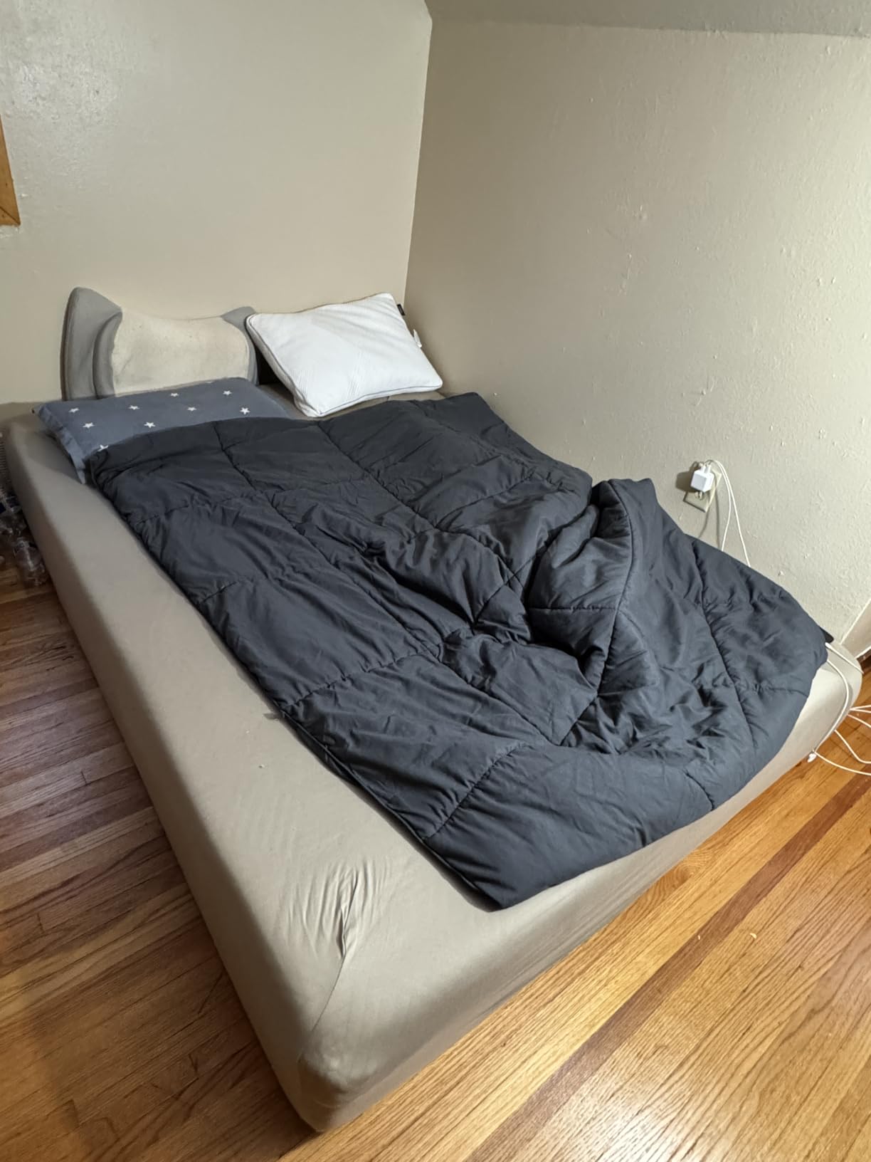FATHOM Firm Queen Mattress 10 Inch Memory Foam Mattress Queen Size Bed in a Box for Back Pain Relief and Cool Sleep with Gel Foam and Removeable Fiberglass Free Cover, CertiPUR-US Certified customer photo 1