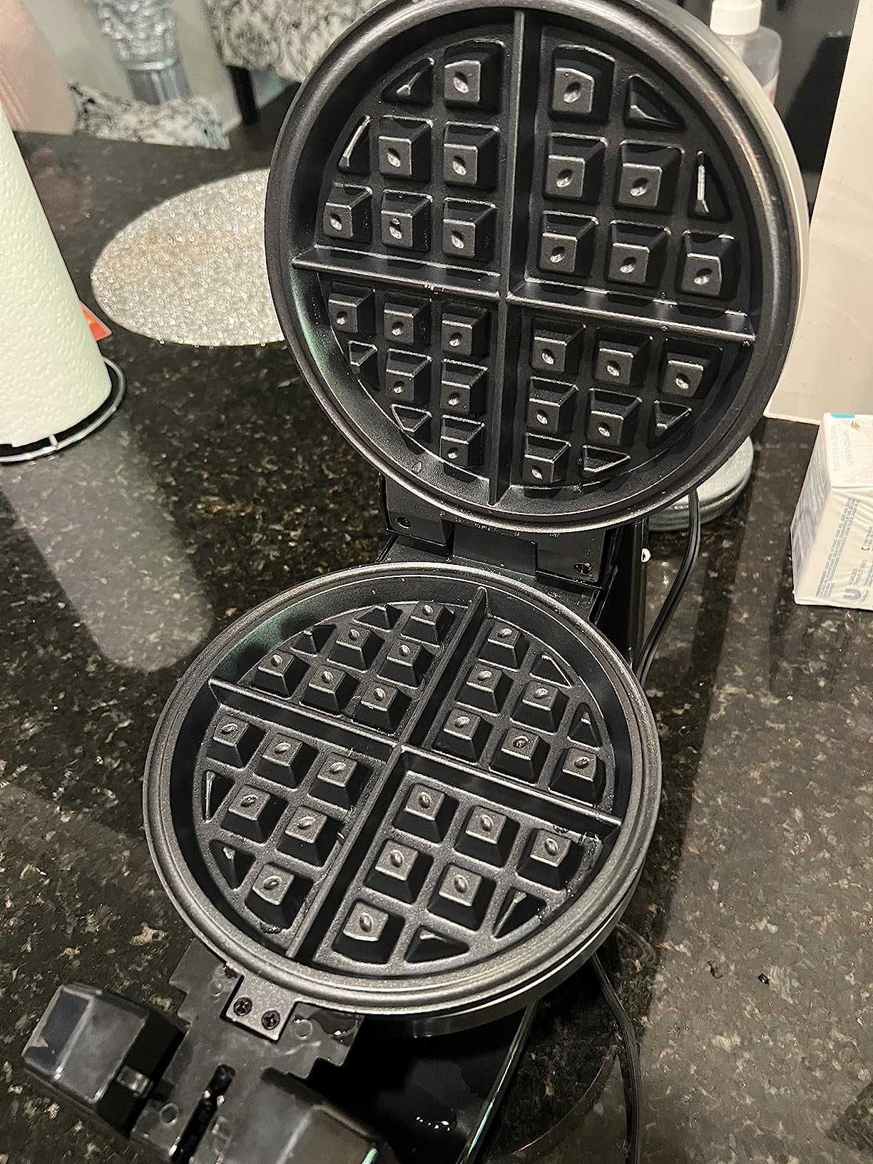 1200W Belgian Waffle Maker 4-Slice, Stainless Steel, 5 Browning Levels, Non-Stick Surfaces, Silver/Black, FOHERE - Perfect for Family Breakfasts (Black) customer photo 1