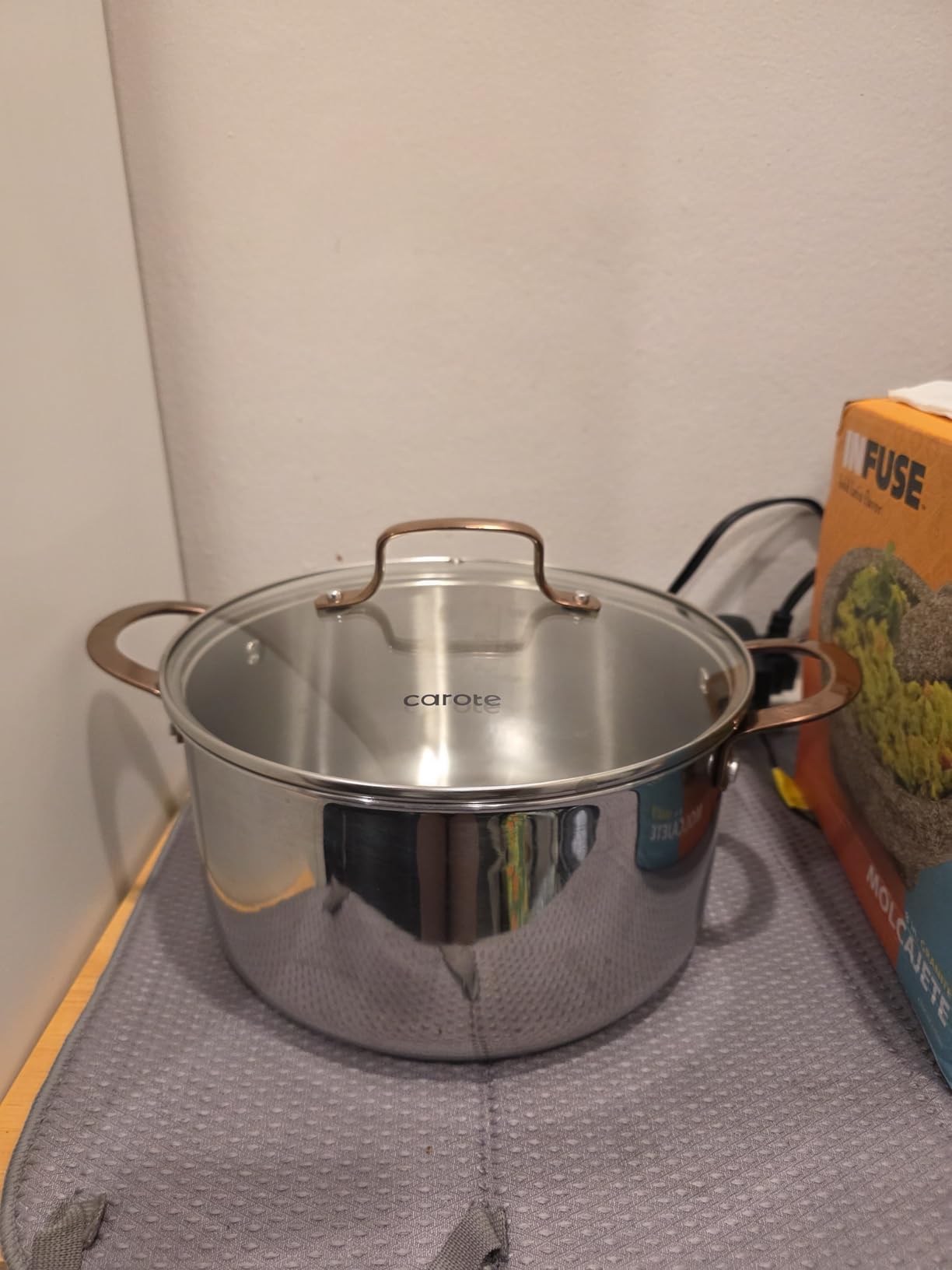 CAROTE 6 Qt Tri-Ply Stainless Steel Stockpot, Non-Toxic Stock Pot with Lid, Soup Pot for Pasta, Even Heating, Oven Safe, Induction, Ceramic and Gas Cooktops Compatible customer photo 2